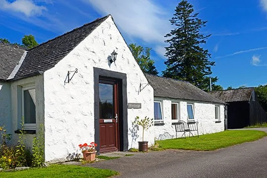 kirkennan-woodsedge-cottage-entrance