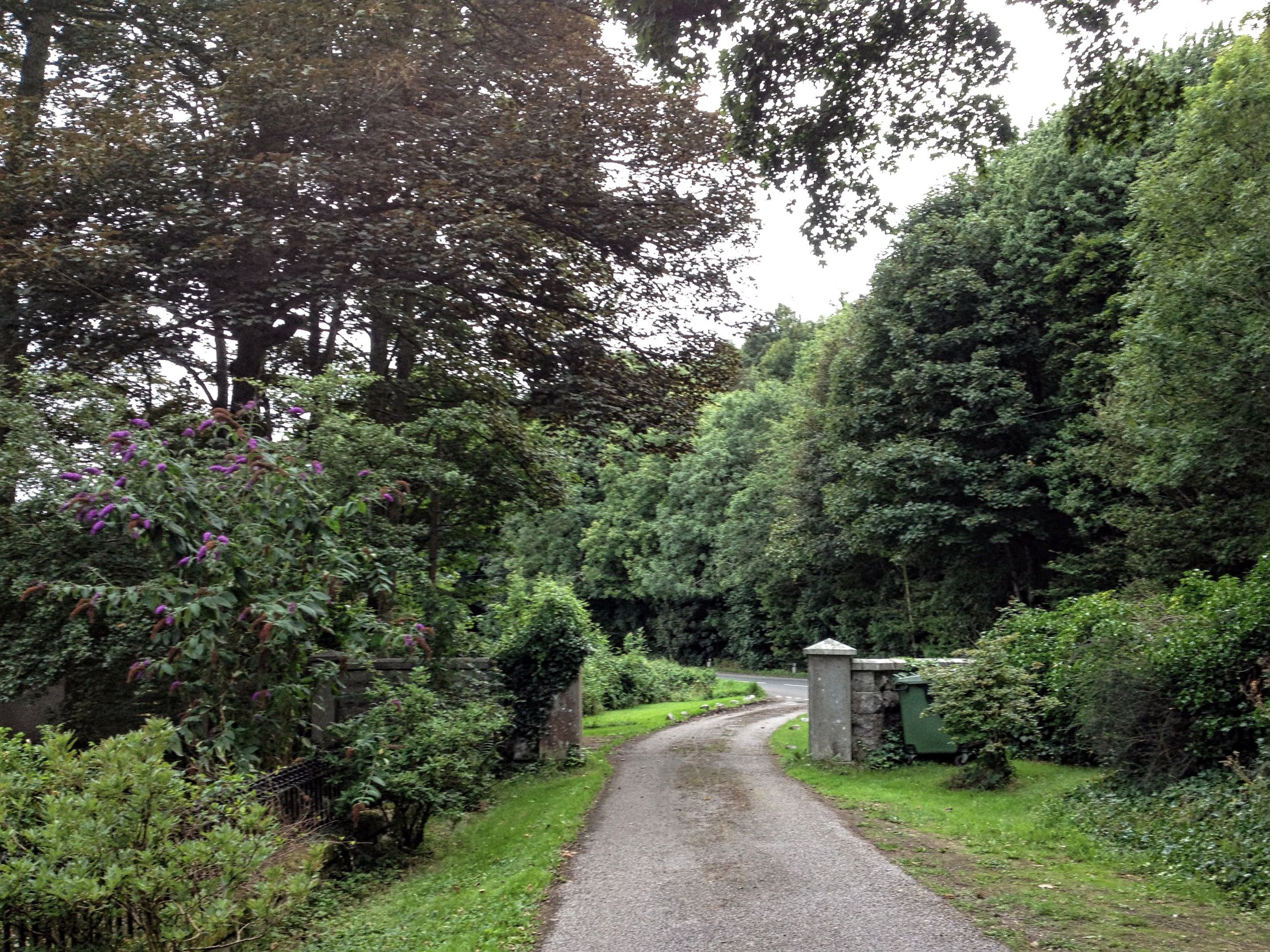Photo shows south gate of Kirkennan Estate