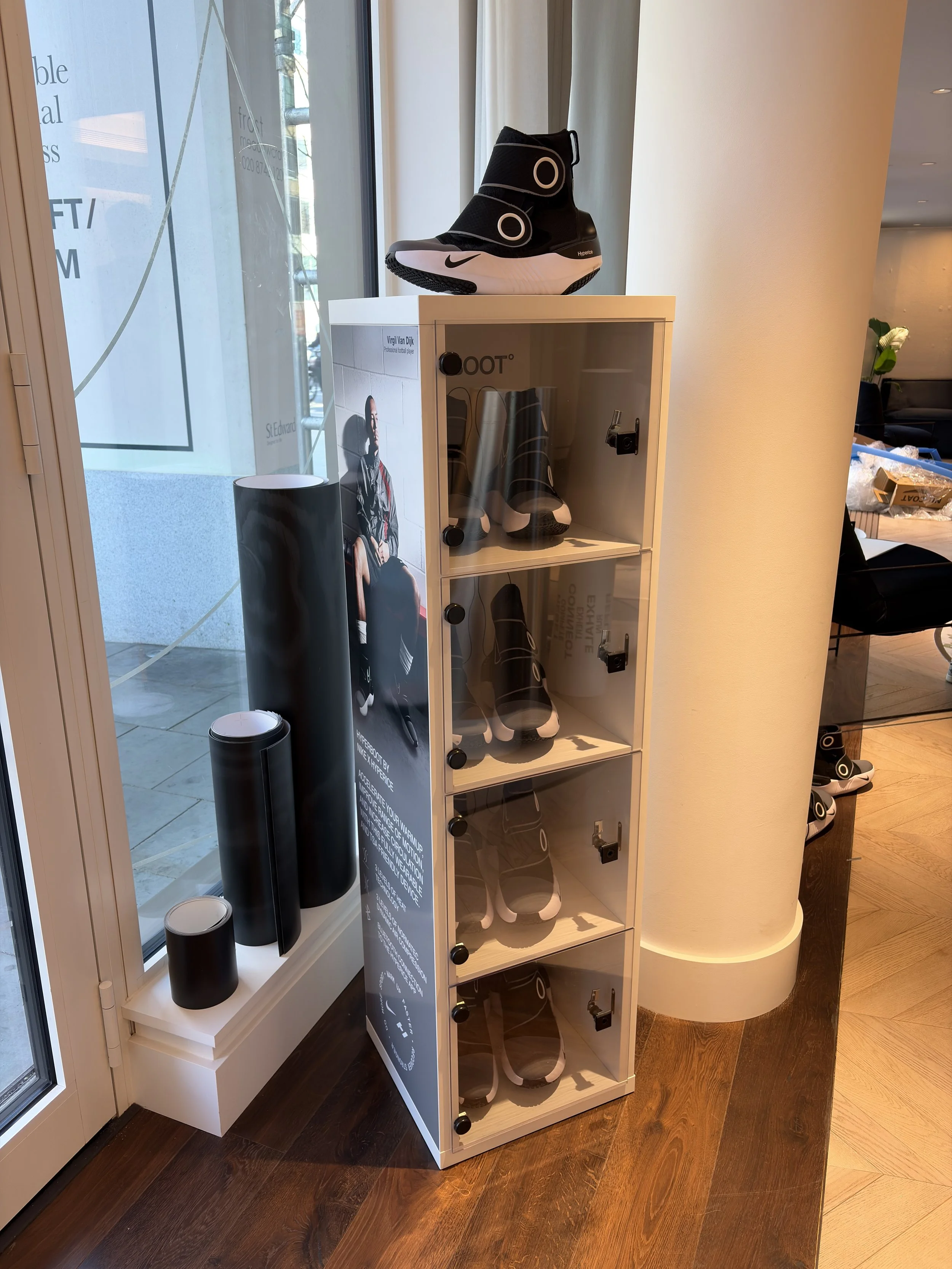 Hyperboot retail display