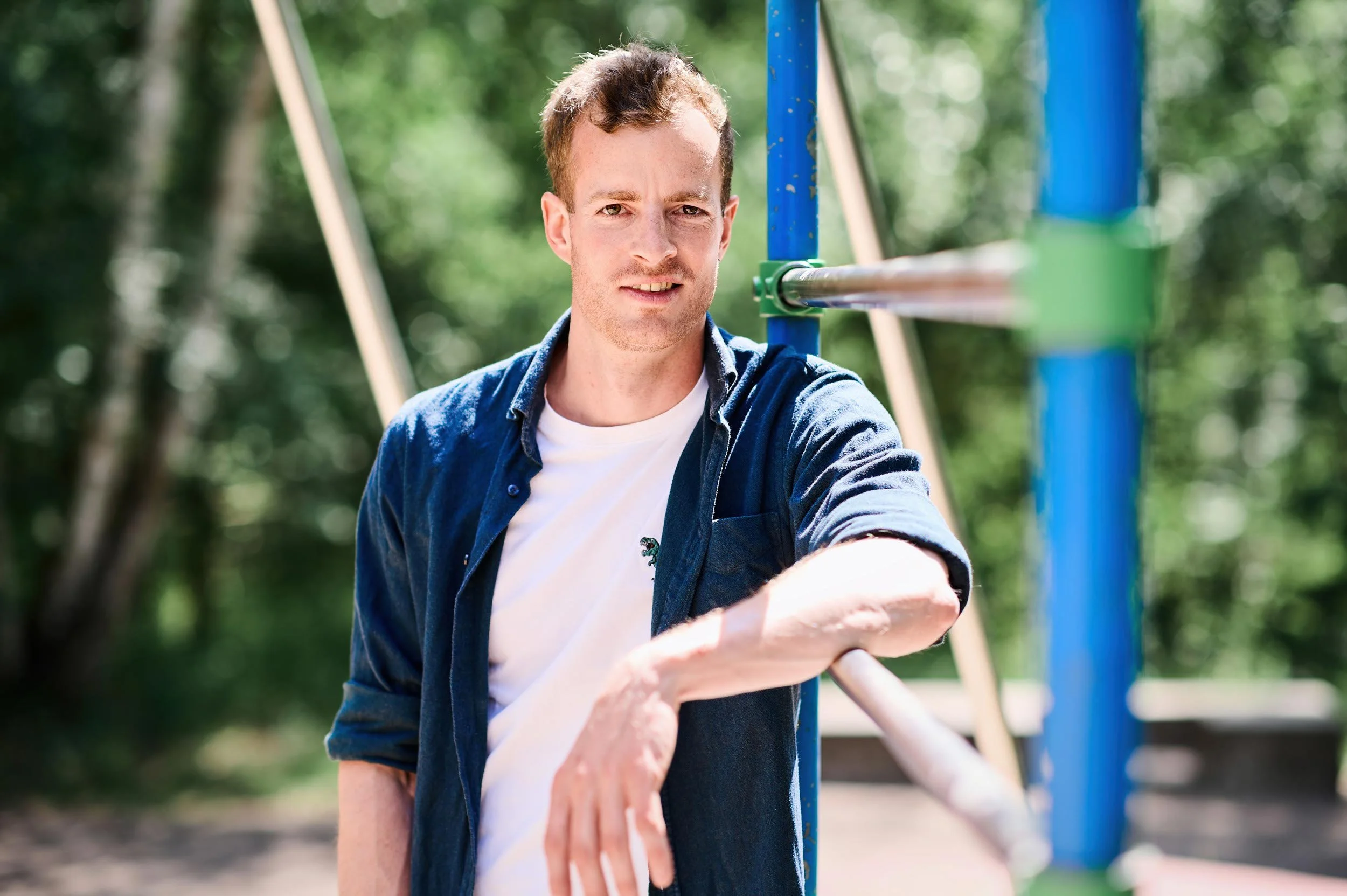 mann-portrait-entspannt-outdoor-sportler.jpeg