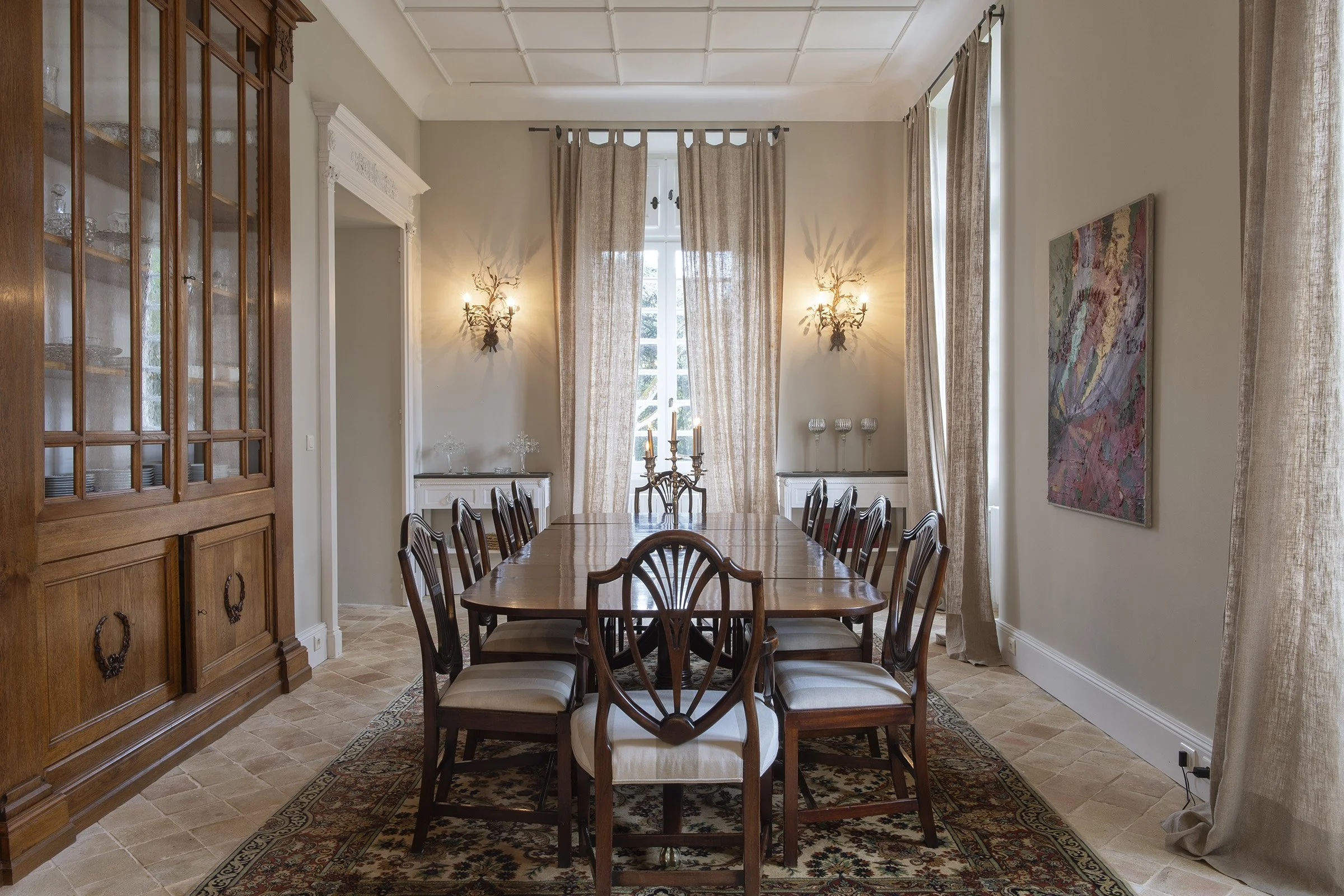 Formal dinning room