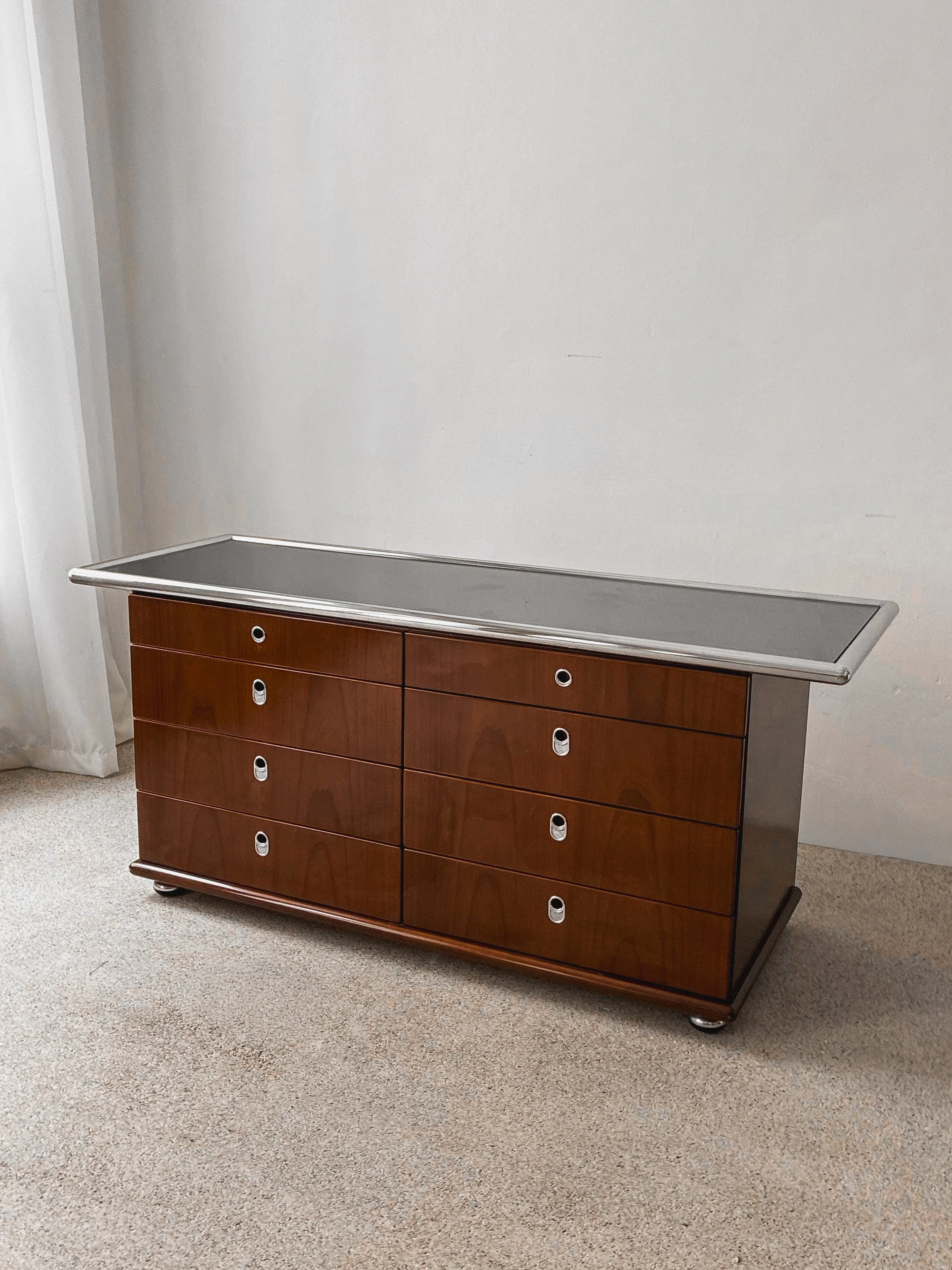 Italian Eight-Drawer Sideboard - 1150€