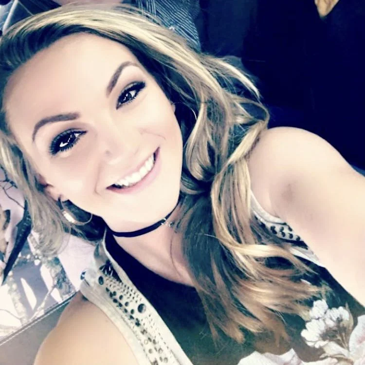 Kelsie mobile spray tan artist in Denton, TX