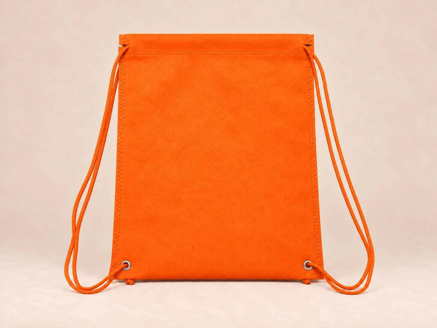 Tula plana de cambre reutilizable color naranja sobre un fondo neutro. 