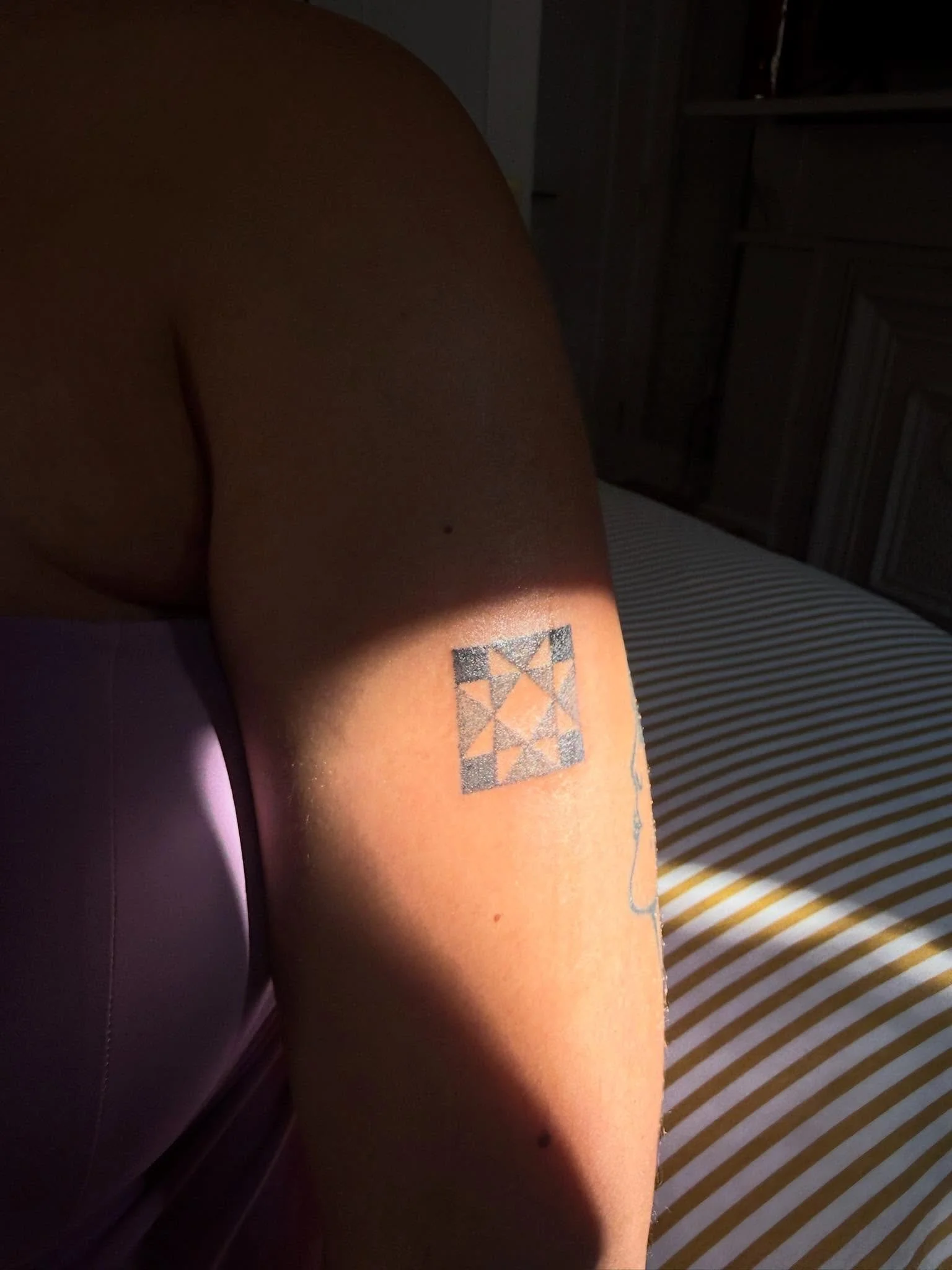 Quilt square on @jezzzzebel :))
#handpoke #stickandpoke #tattoo