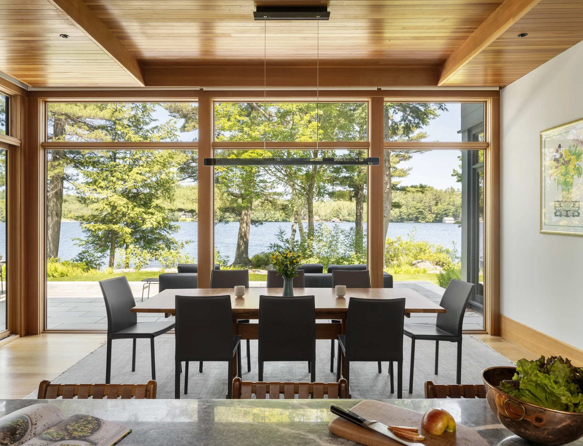 The open kitchen at Clearwater Harbor House layers cooking, socializing and eating all before an incredible waterfront view for an atmosphere that is both intimate and expansive.

Photography: @trentbellphotography 
Builder: #northbranchconstruction