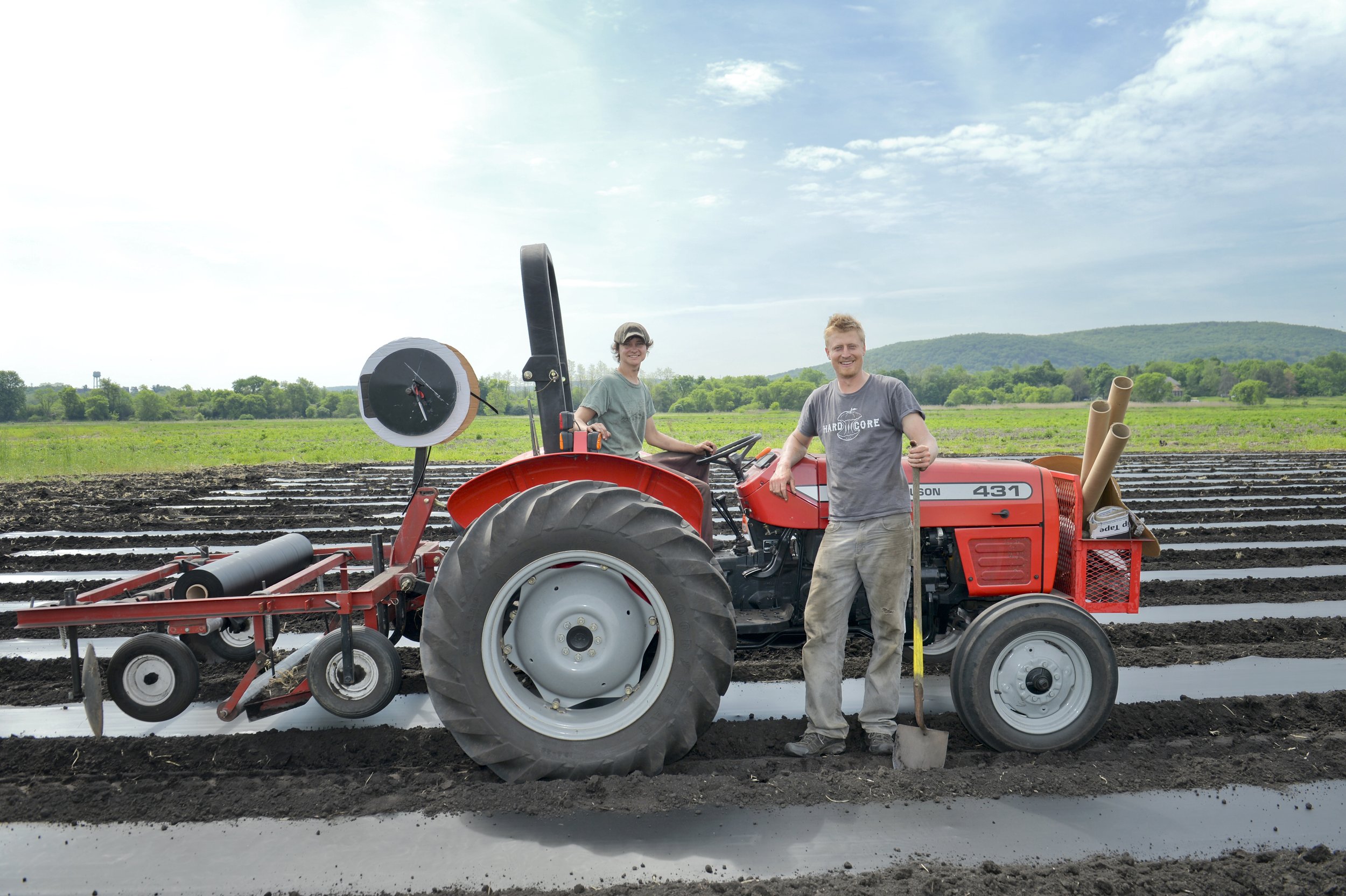 Spreading the crop weed control barrier