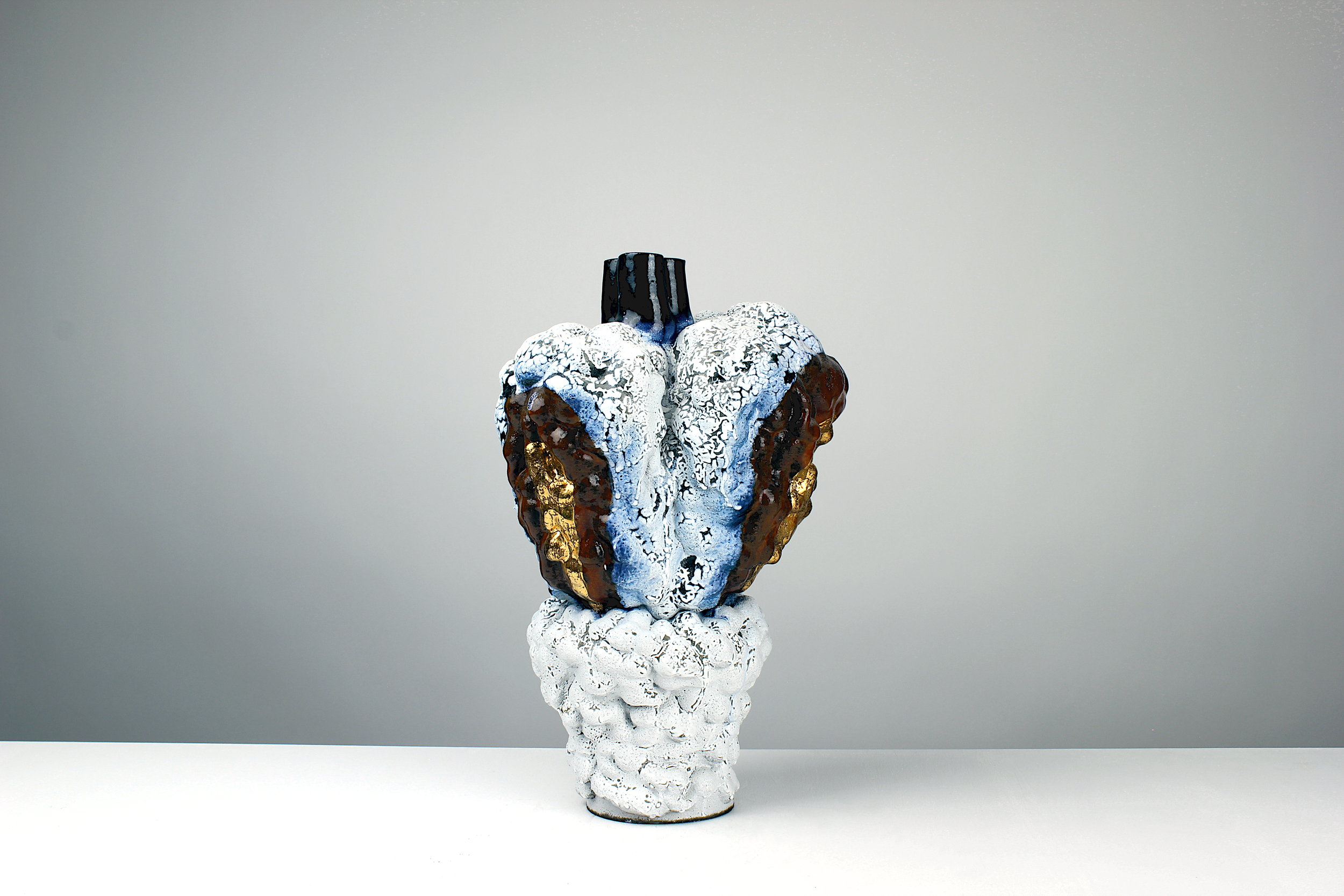 Twin (blue), 2024. White clay, engobe, glaze, gold. 50x35x33cm
