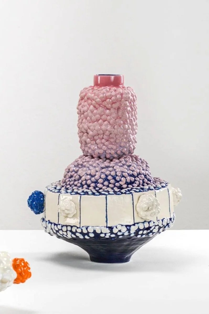 cakelicious, 2023. White clay, engobe, glaze.
60x42x40cm (Photo: Alexander Burzik)