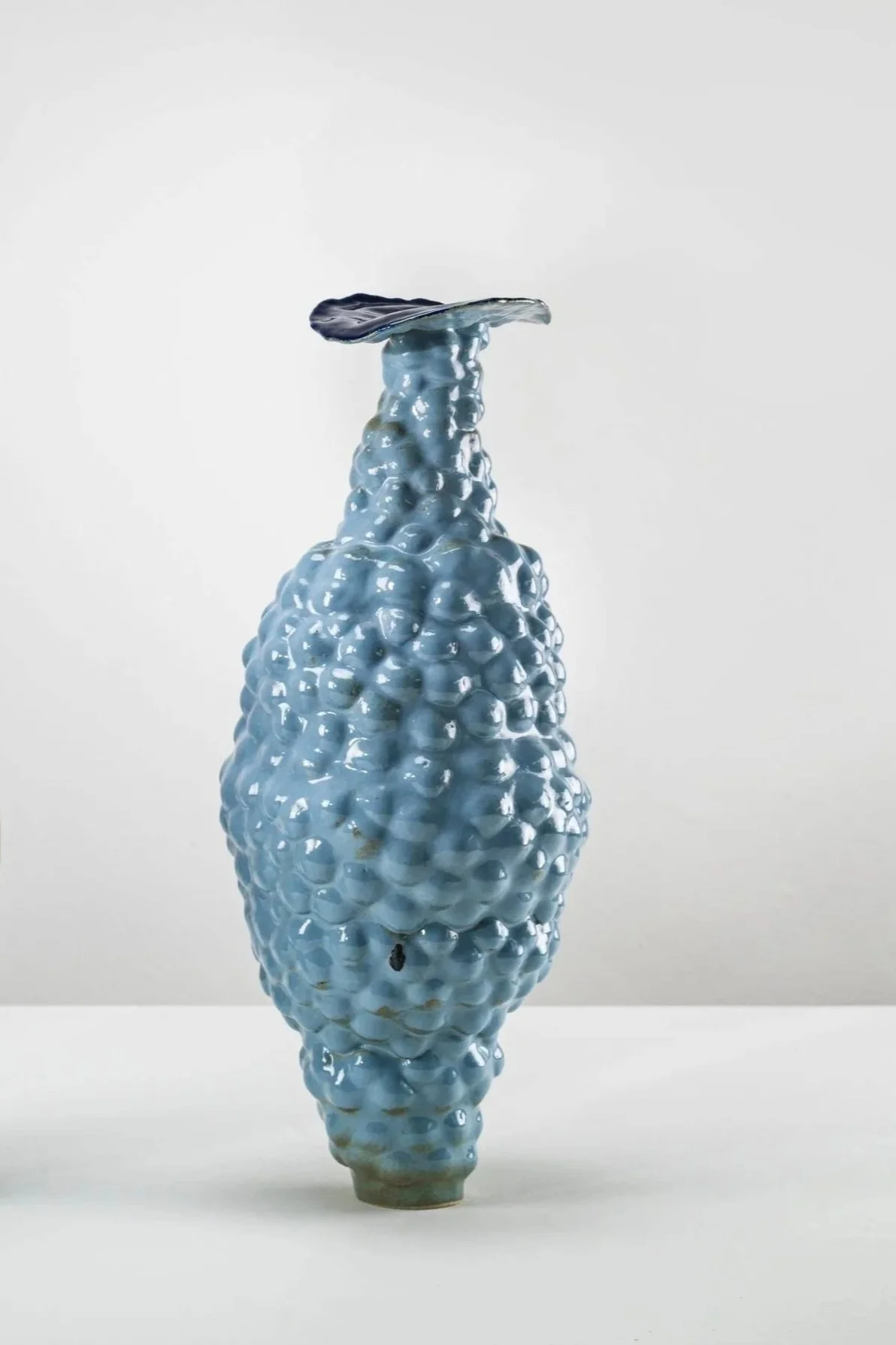 O.T, 2022. White clay, engobe, glaze. 70x30x30cm (Photo: Alexander Burzik)