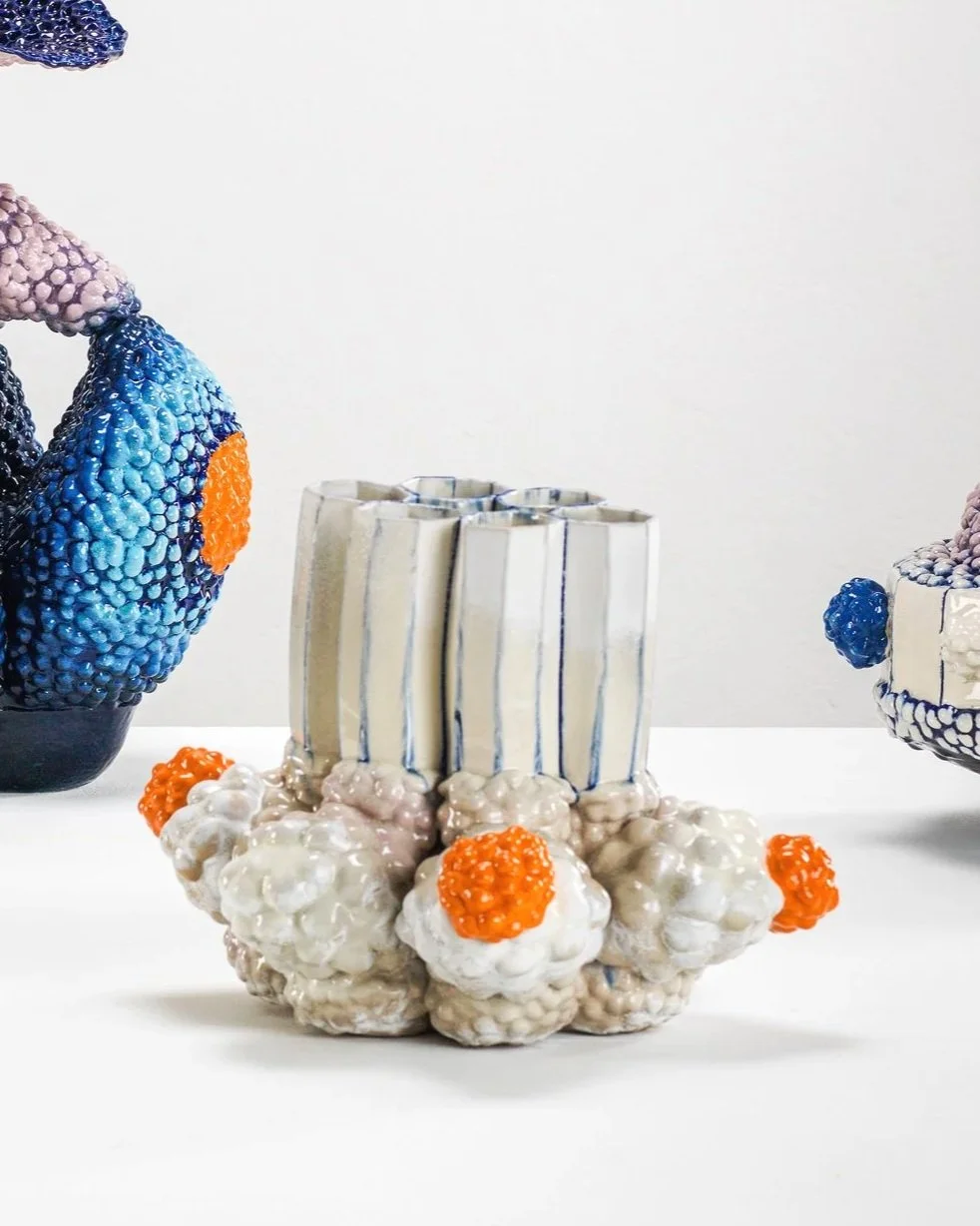 O.T., 2023. White clay, engobe, glaze. 43x45x35cm (Photo:Alexander Burzik)