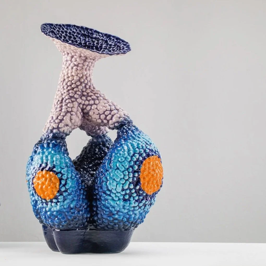 90´s sunset, 2023. White clay, engobe, glaze.  1000x65x50cm (Photo: Alexander Burzik)