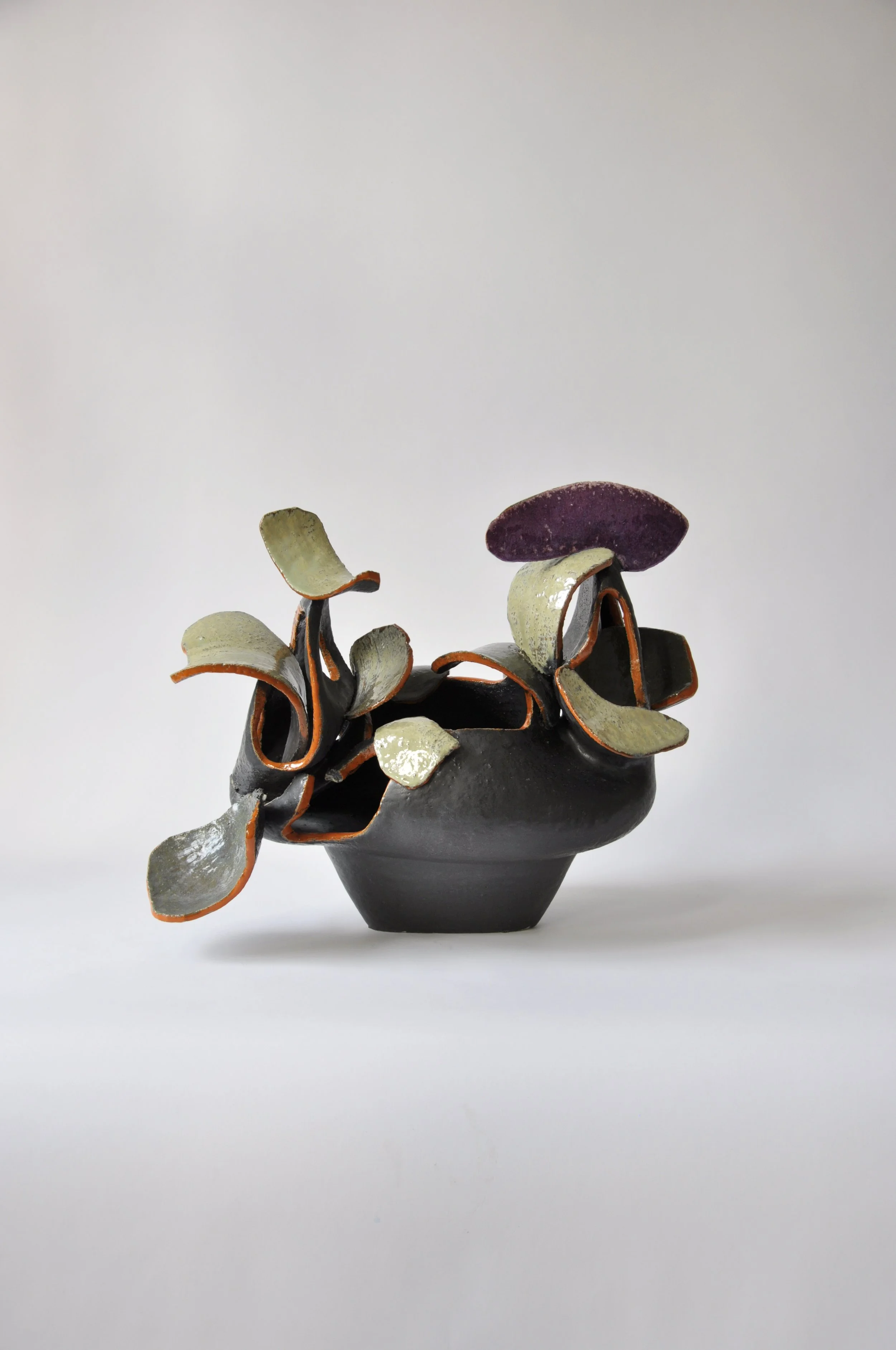 Kaktus, 2022. White clay, engobe, glaze. 50x70x45cm 