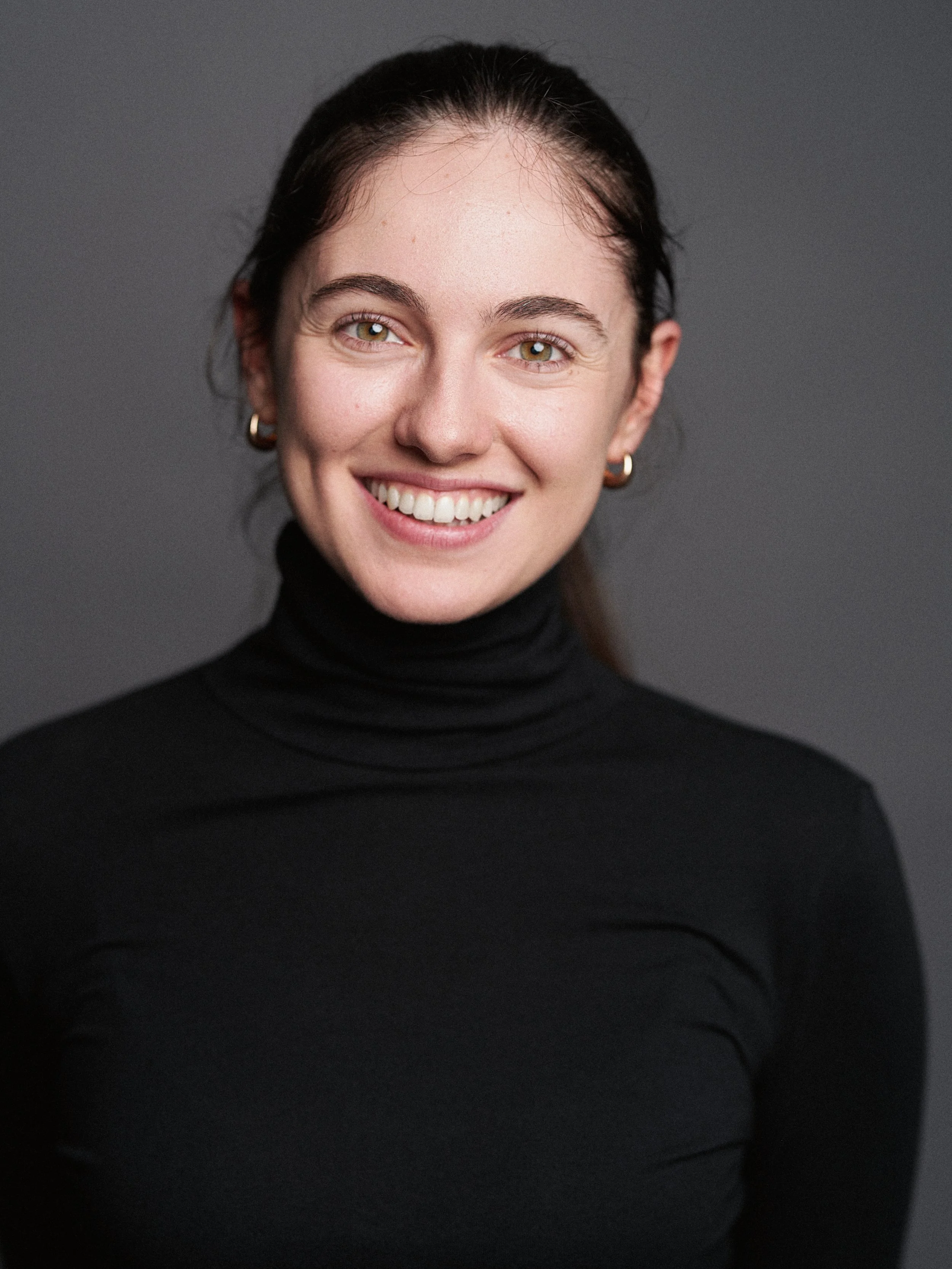 Spanish-speaking NYC therapist specializing in relationships, dating, and attachment therapy