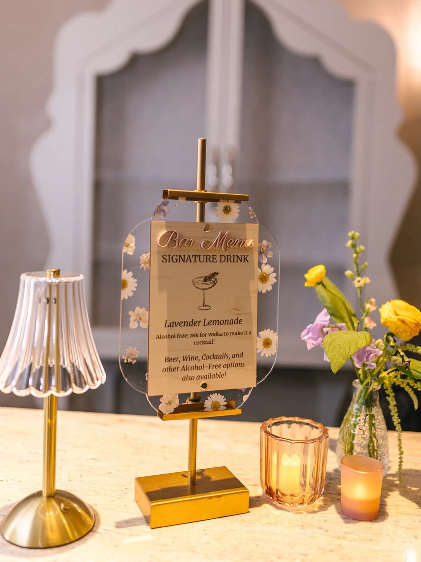 Event signage is about more than functionality - it&rsquo;s an essential part of the storytelling power of an event. We loved using this floral acrylic, paired with engraved wood, for an early spring wedding with a floral loving bride! 💐 @dbkphotogr