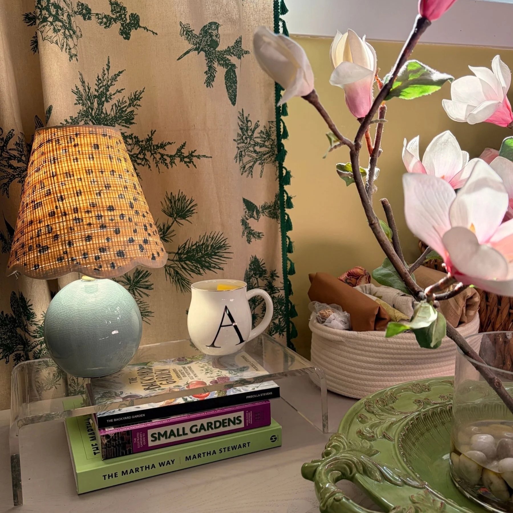 Cozy Martha Room Desk Details