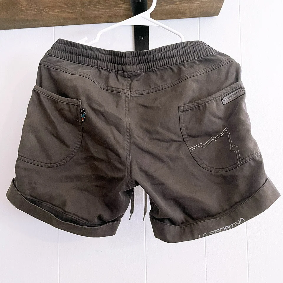 LASP_W_HuecoShort_M_Charcoal_BACK.jpg