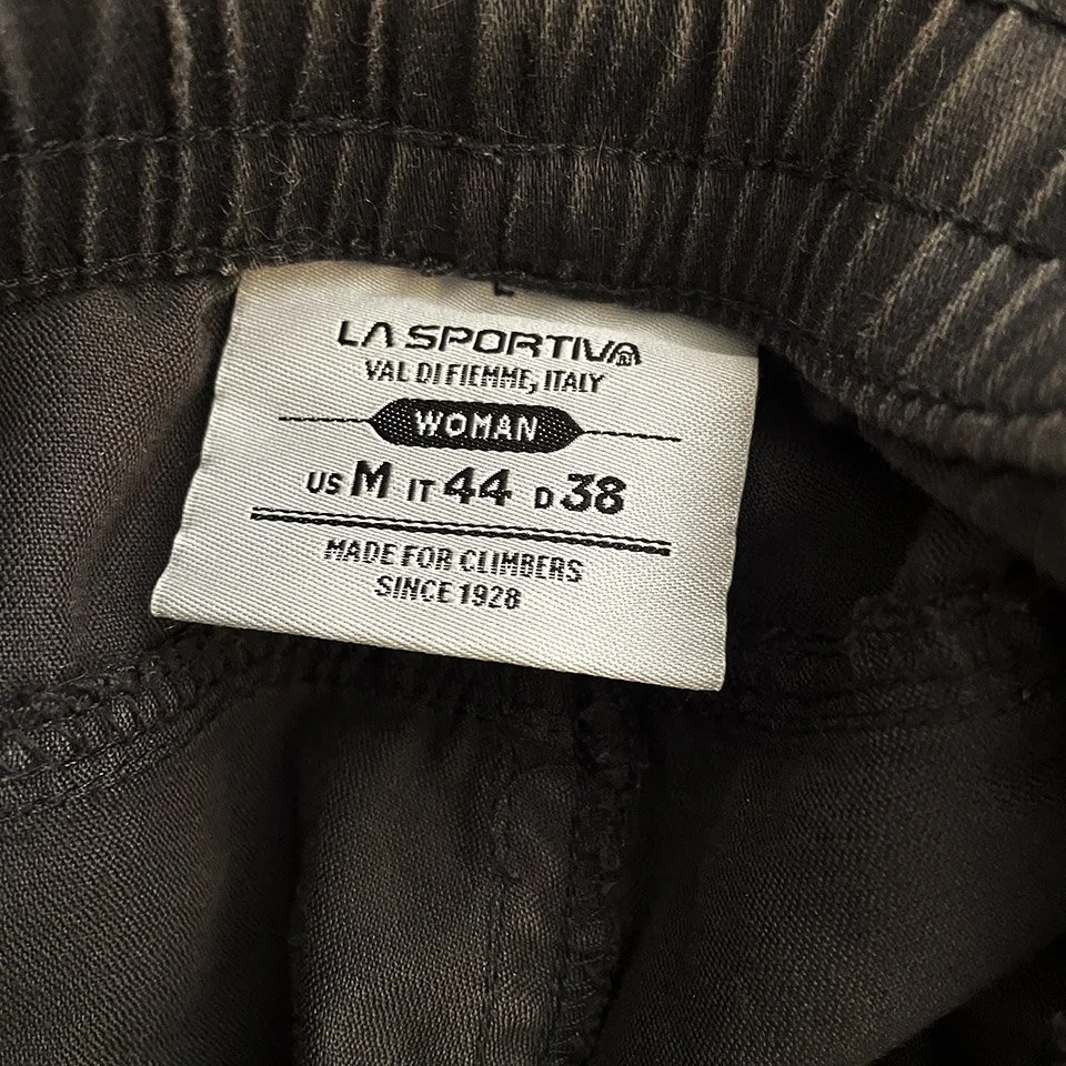 LASP_W_HuecoShort_M_Charcoal_TAG.jpg