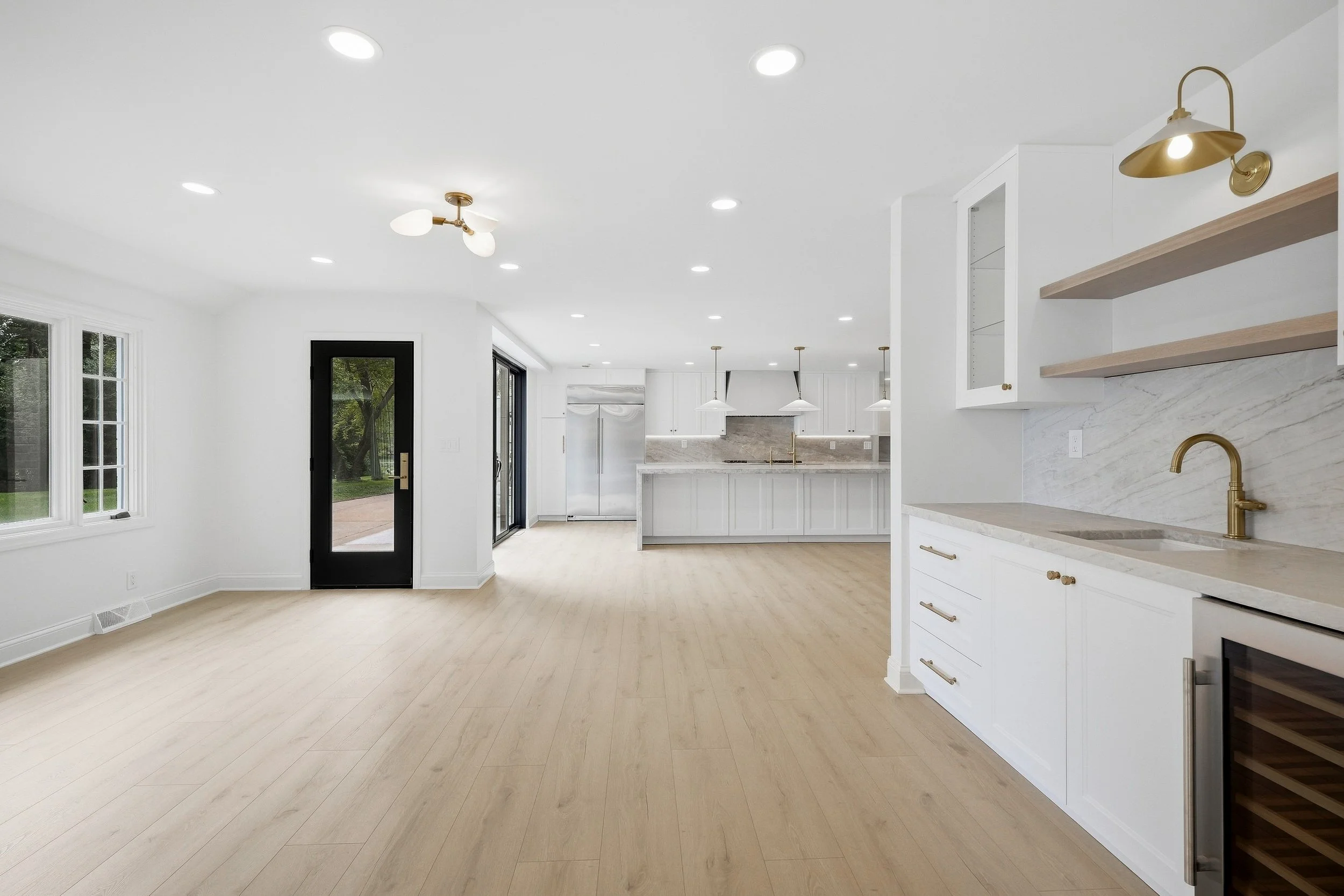 11124 N Lake Dr, Mequon-11.jpg
