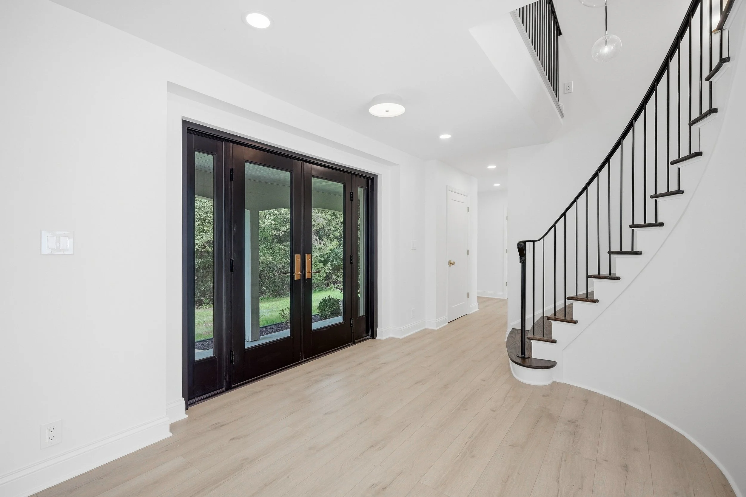 11124 N Lake Dr, Mequon-10.jpg