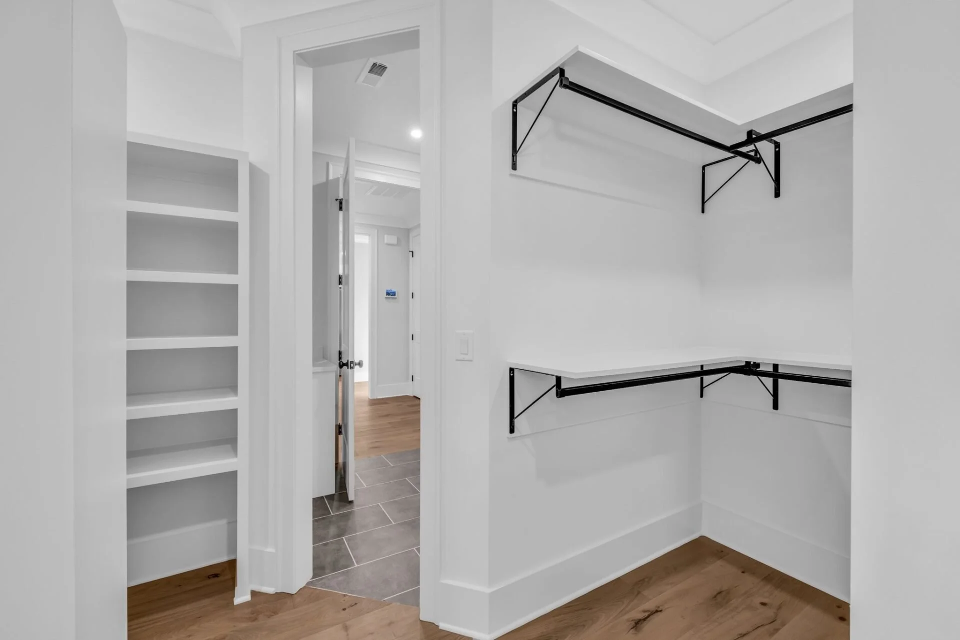 27-web-or-mls-10930-london-tower-pl.jpg