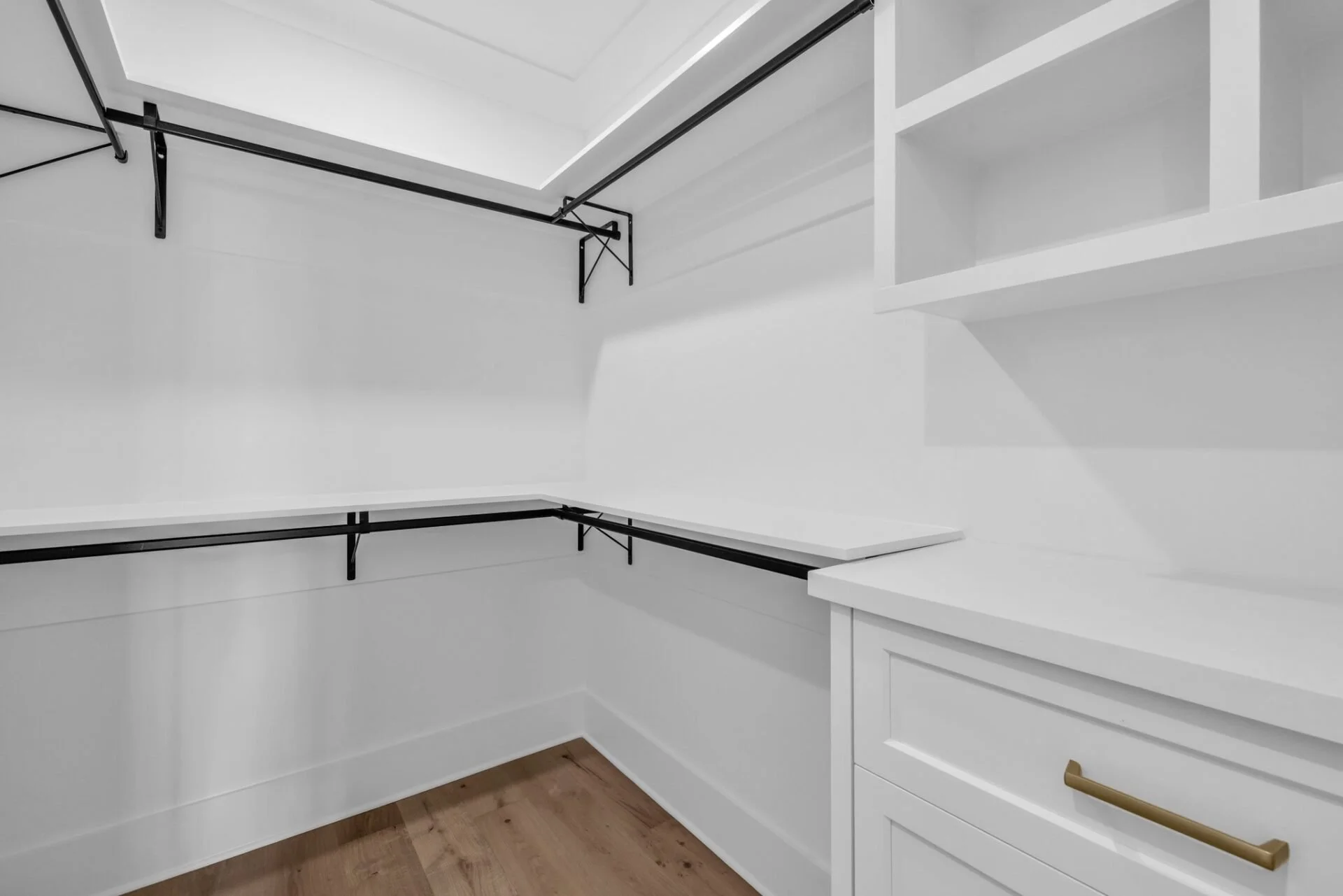 28-web-or-mls-10930-london-tower-pl.jpg
