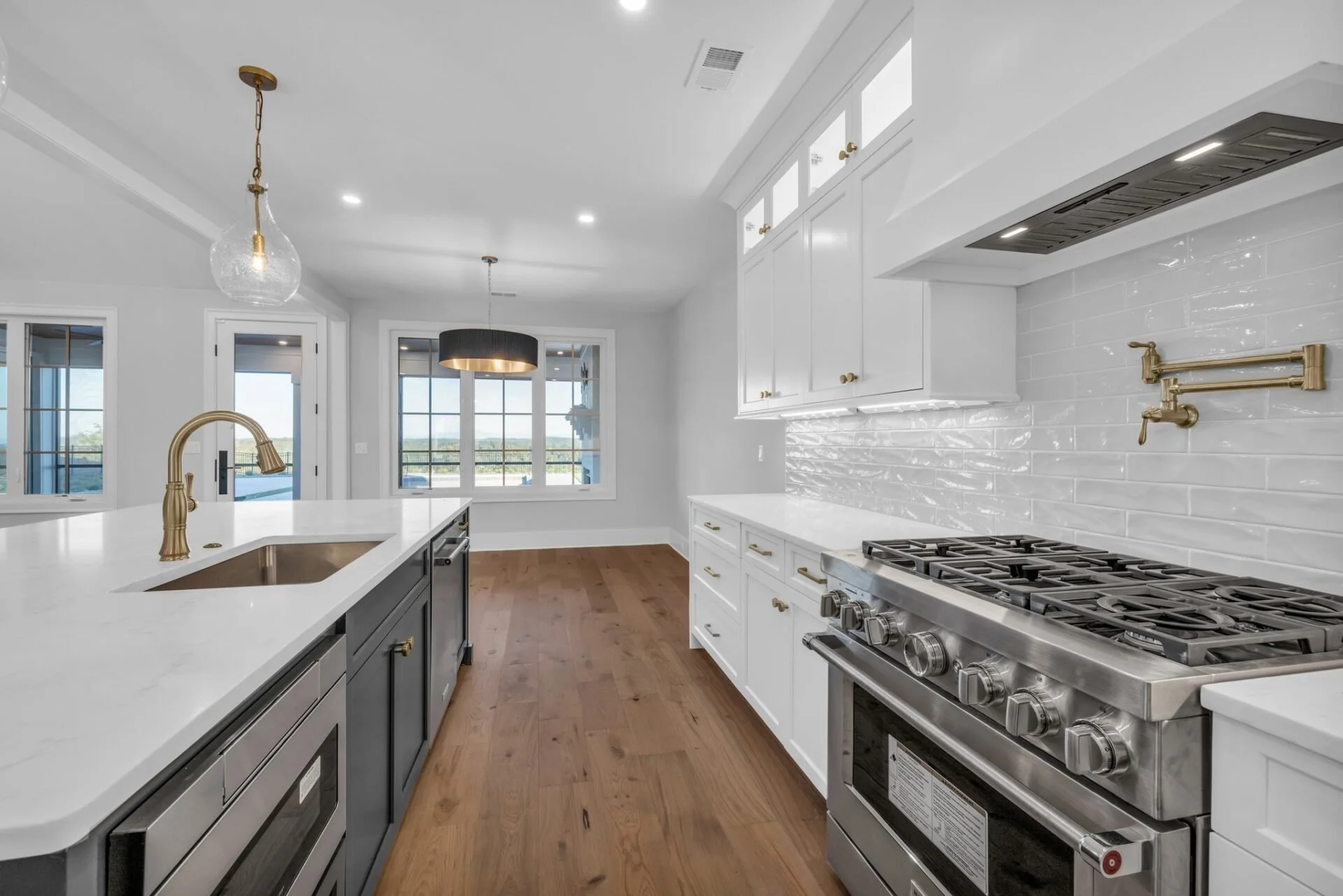 24-web-or-mls-10930-london-tower-pl.jpg