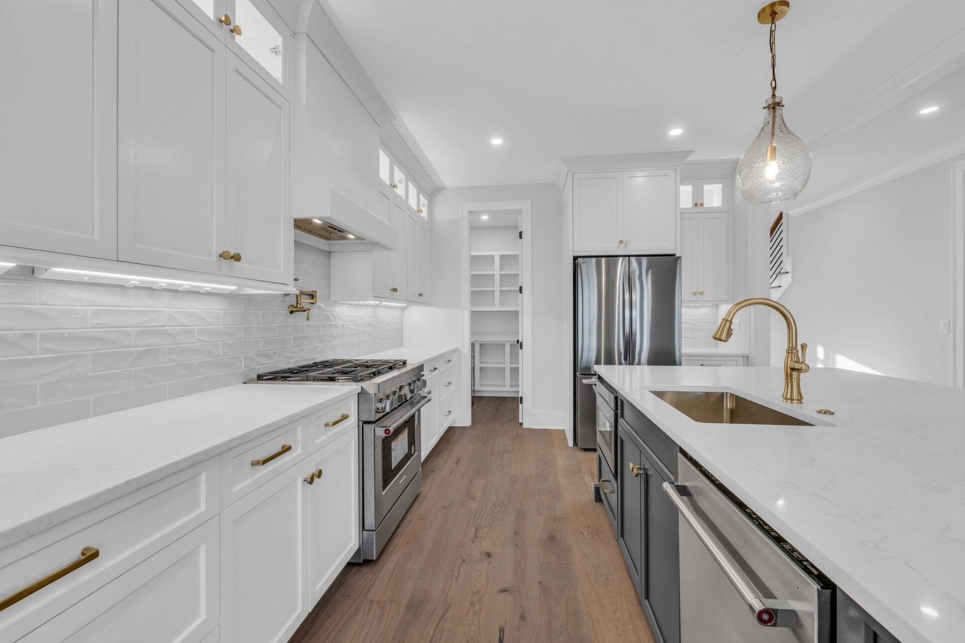 22-web-or-mls-10930-london-tower-pl.jpg