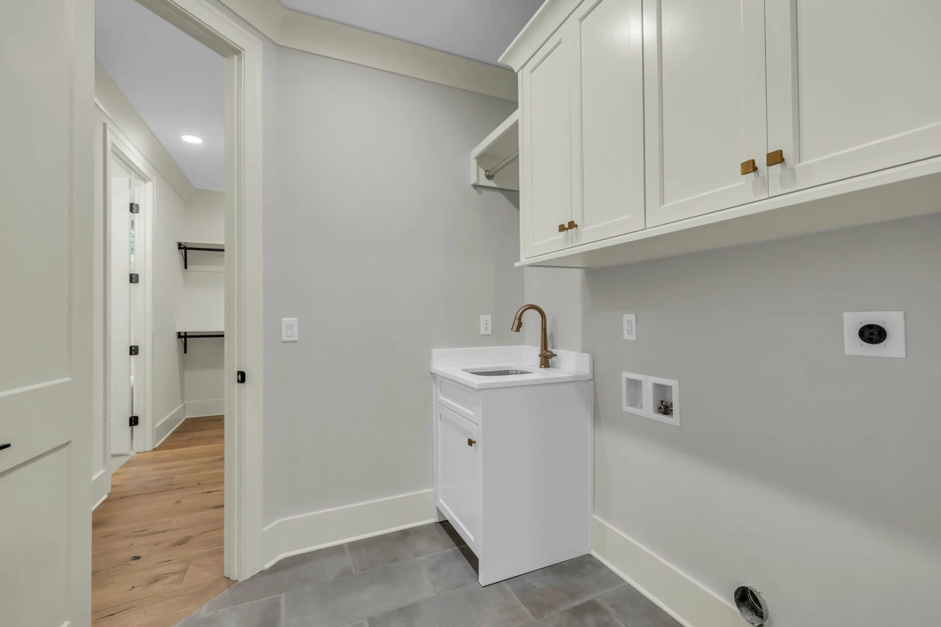 20-web-or-mls-1415-london-wds-wy.jpg