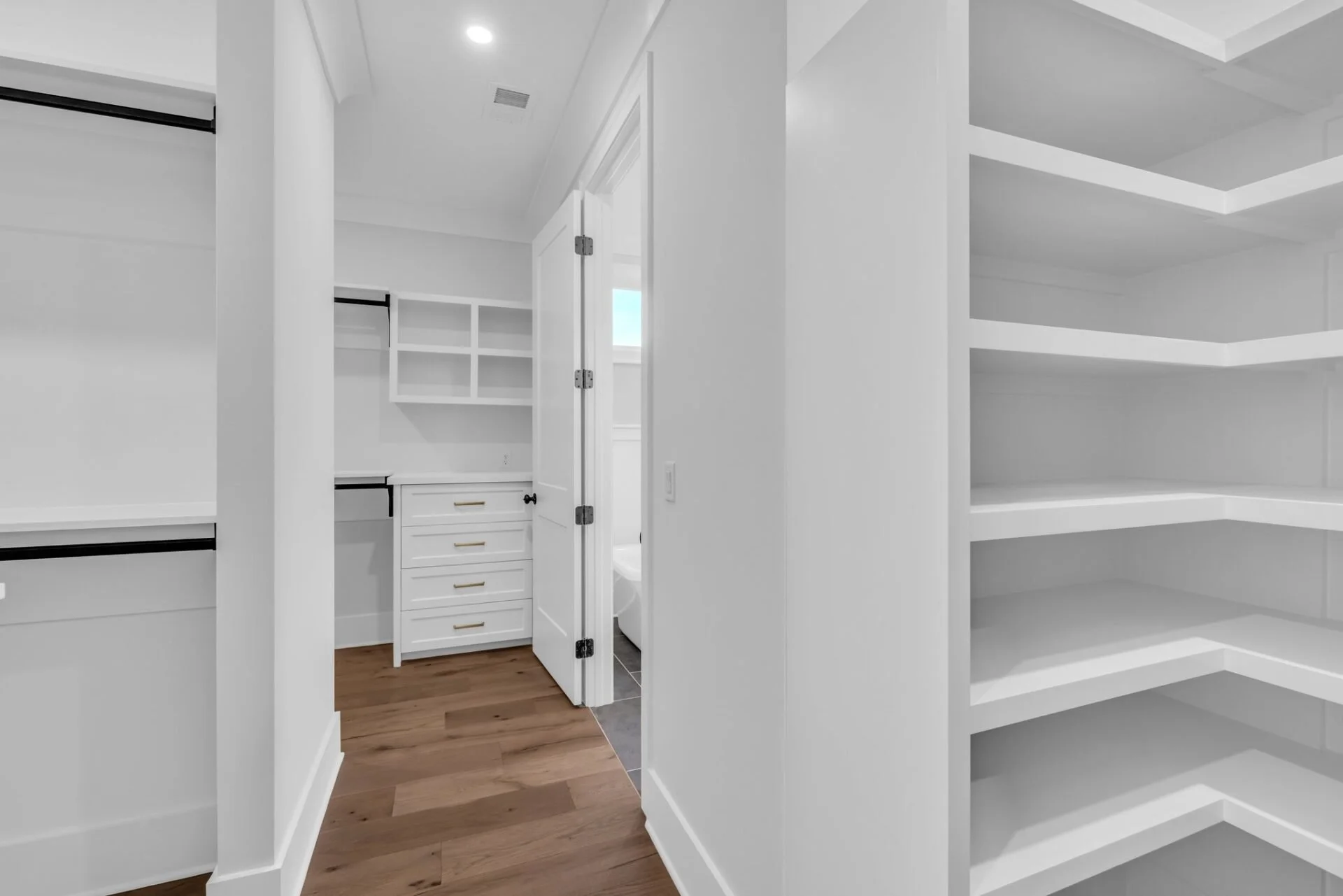 29-web-or-mls-10930-london-tower-pl.jpg