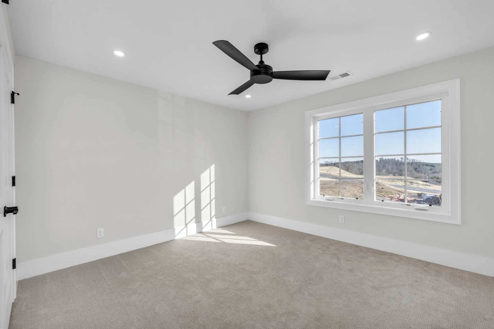28-web-or-mls-1214-london-woods-way.jpg