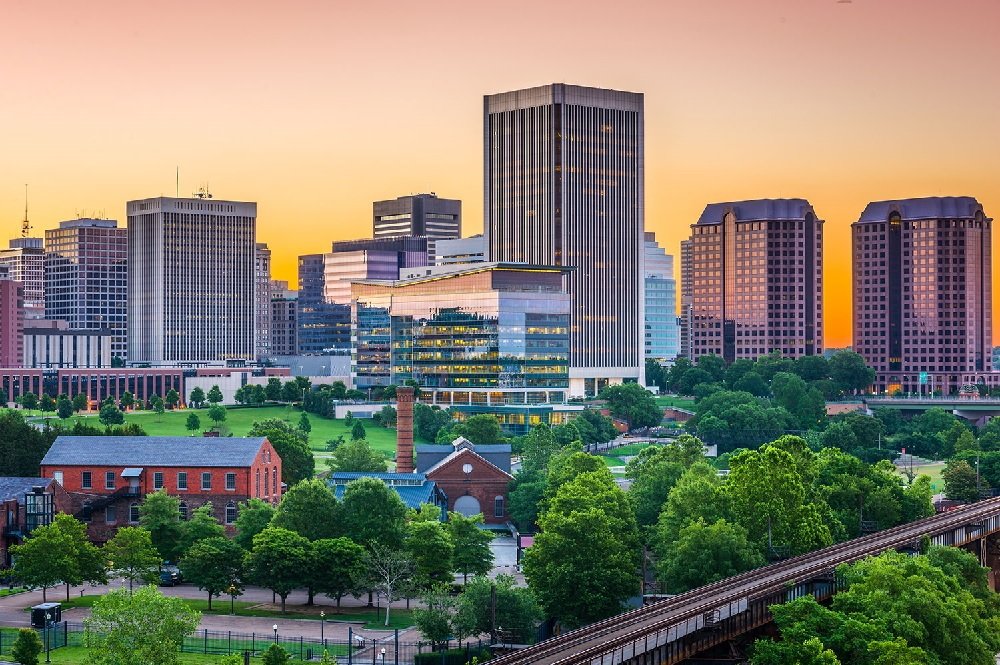 Right in the middle of it all 🏙️ Steps from shops, restaurants, and everything Richmond's Fan District has to offer!

#ParcViewApartments #RichmondVA #RVA #RichmondApartments #CityLiving #ApartmentLiving #TheFanRVA #ApartmentGoals #WalkableCity #Dow