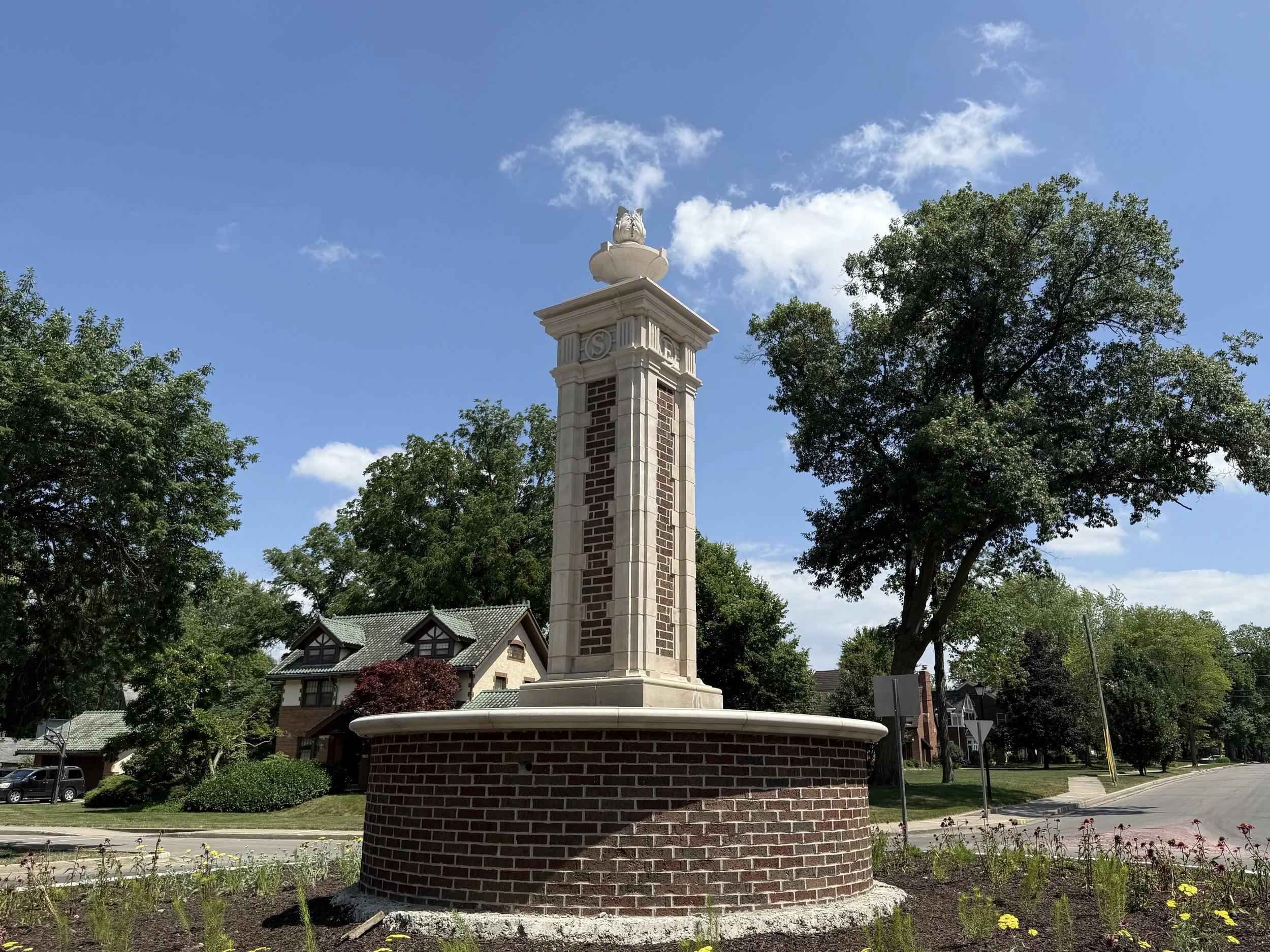 Old Mill Rd roundabout sculpture