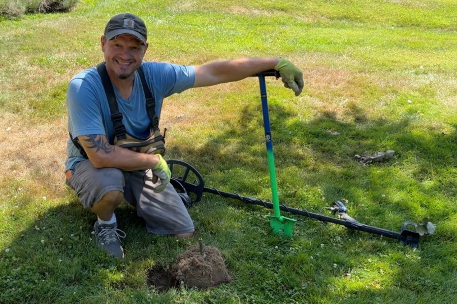 Matt from Quarter Hoarder metal detecting