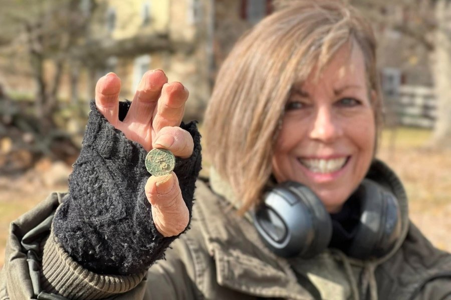 Lynne from Quarter Hoarder holding an indian head cent she found metal detecting