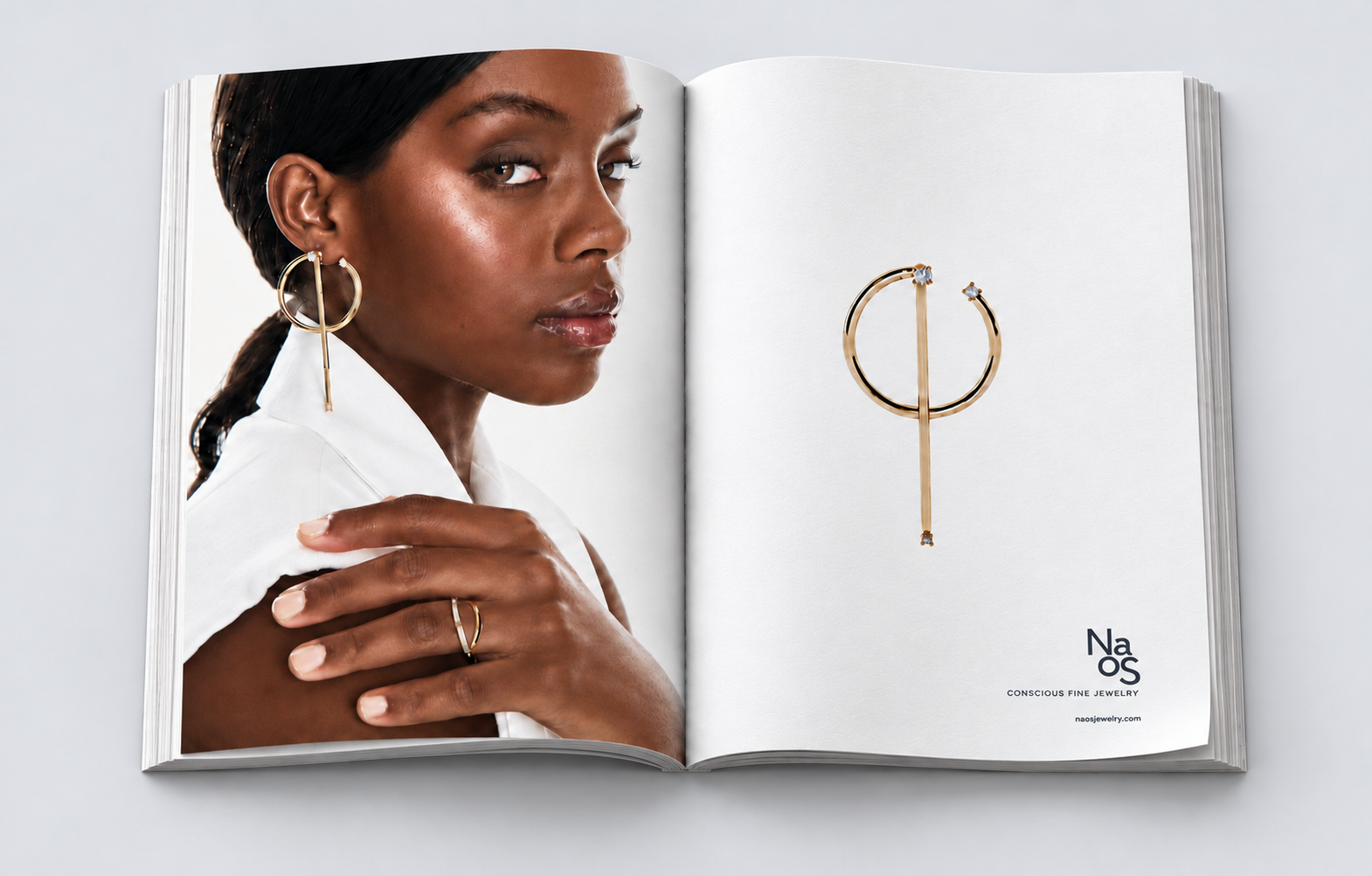 Revista de moda abierta de lujo.png
