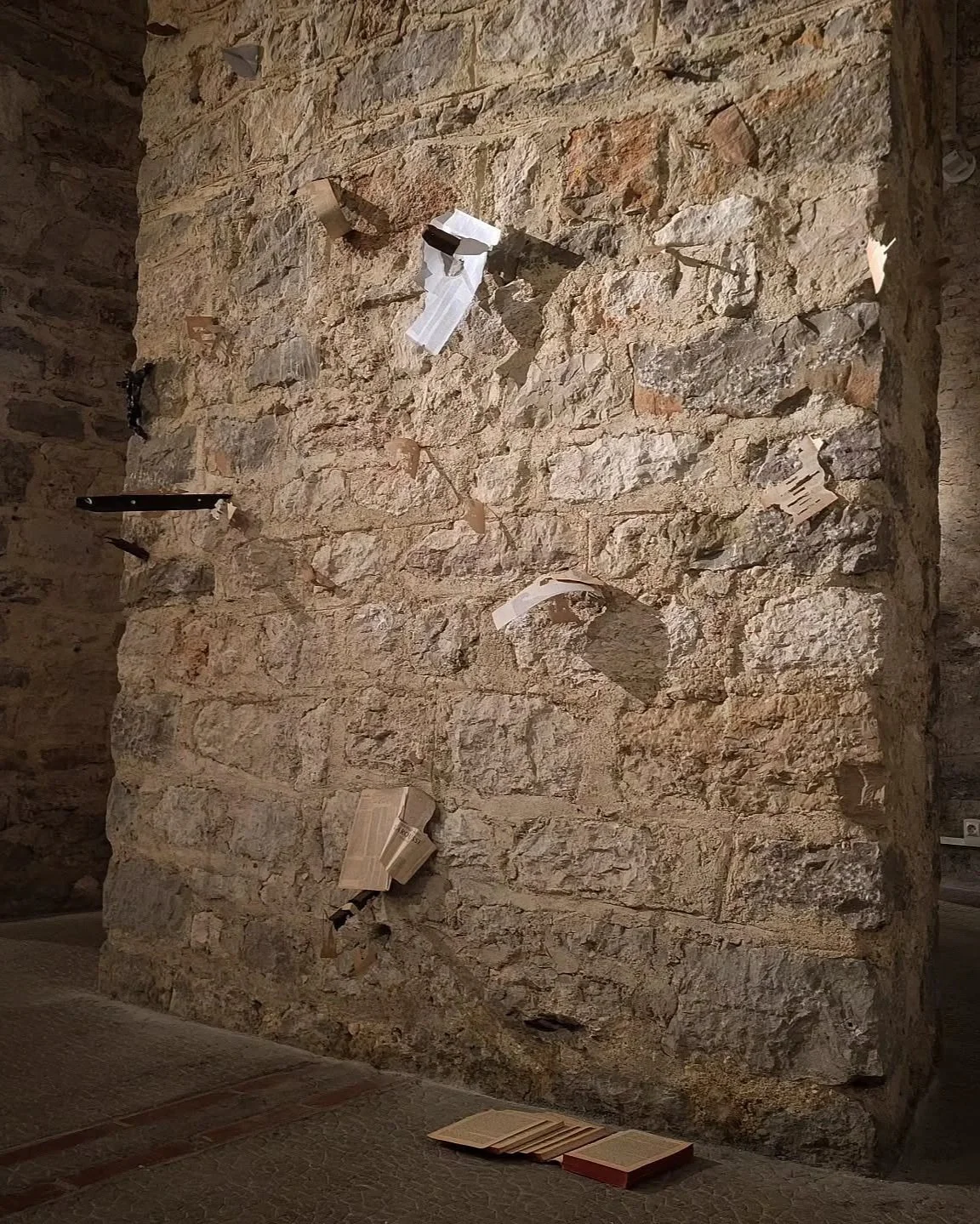 Ulysses, 20 janvier 2026 14:10 - 20 janvier 2033 14:10. _ Exposition LE VIDE ENTRE NOUS au Château d'eau - Château d'art de Bourges, 2026