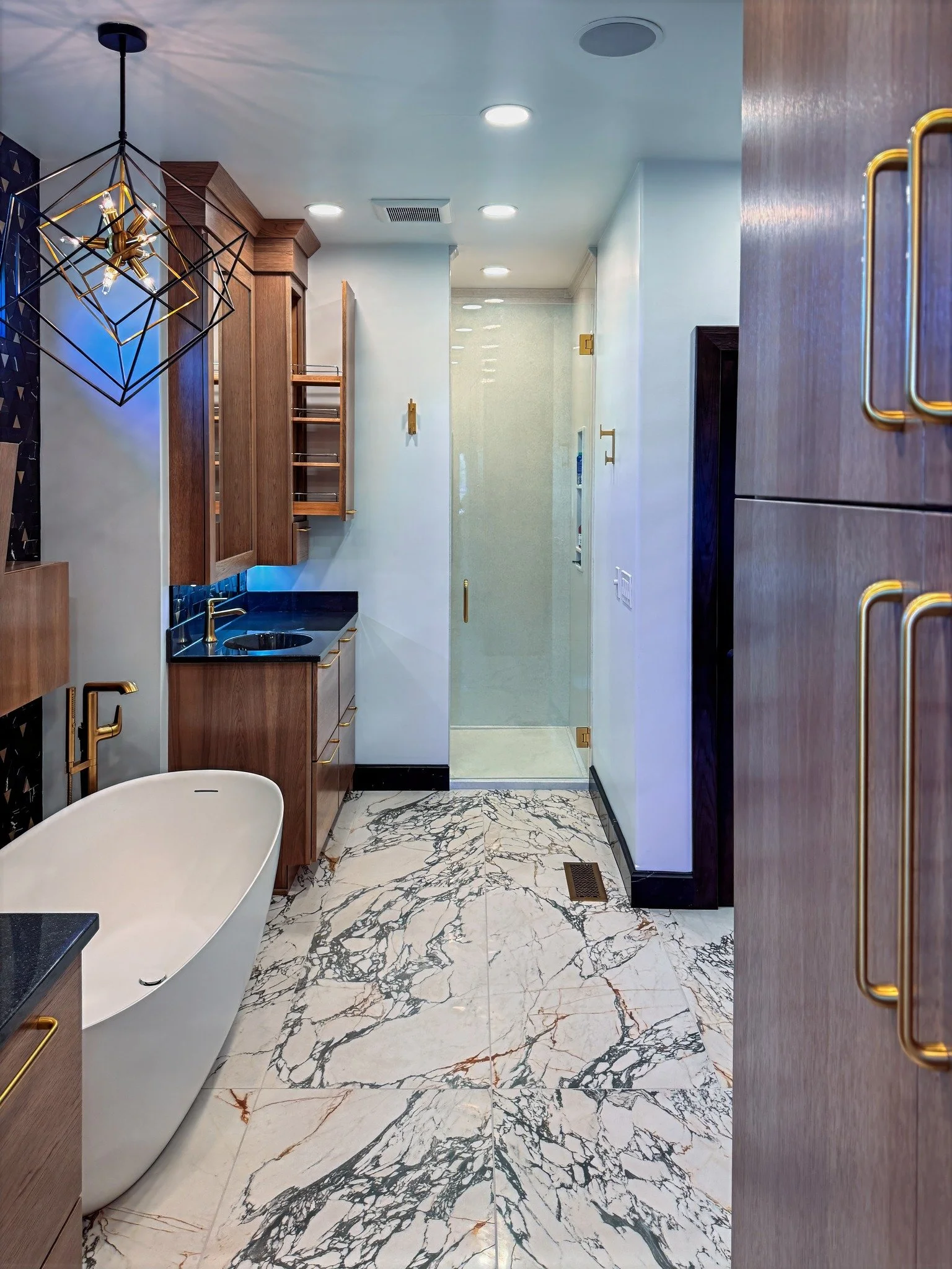 Bathrooms, Vanities & Closets