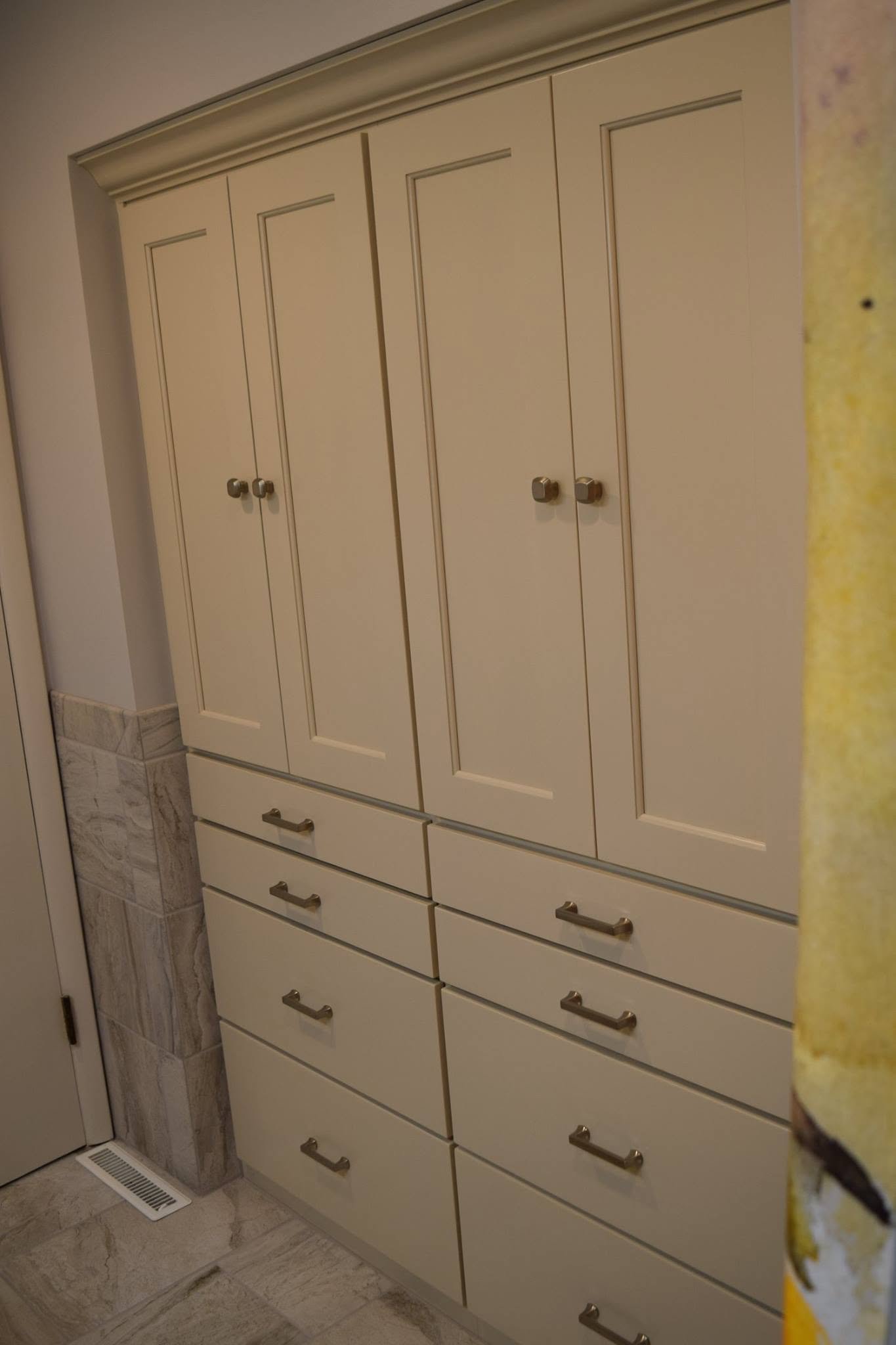 linen closet 1.jpg