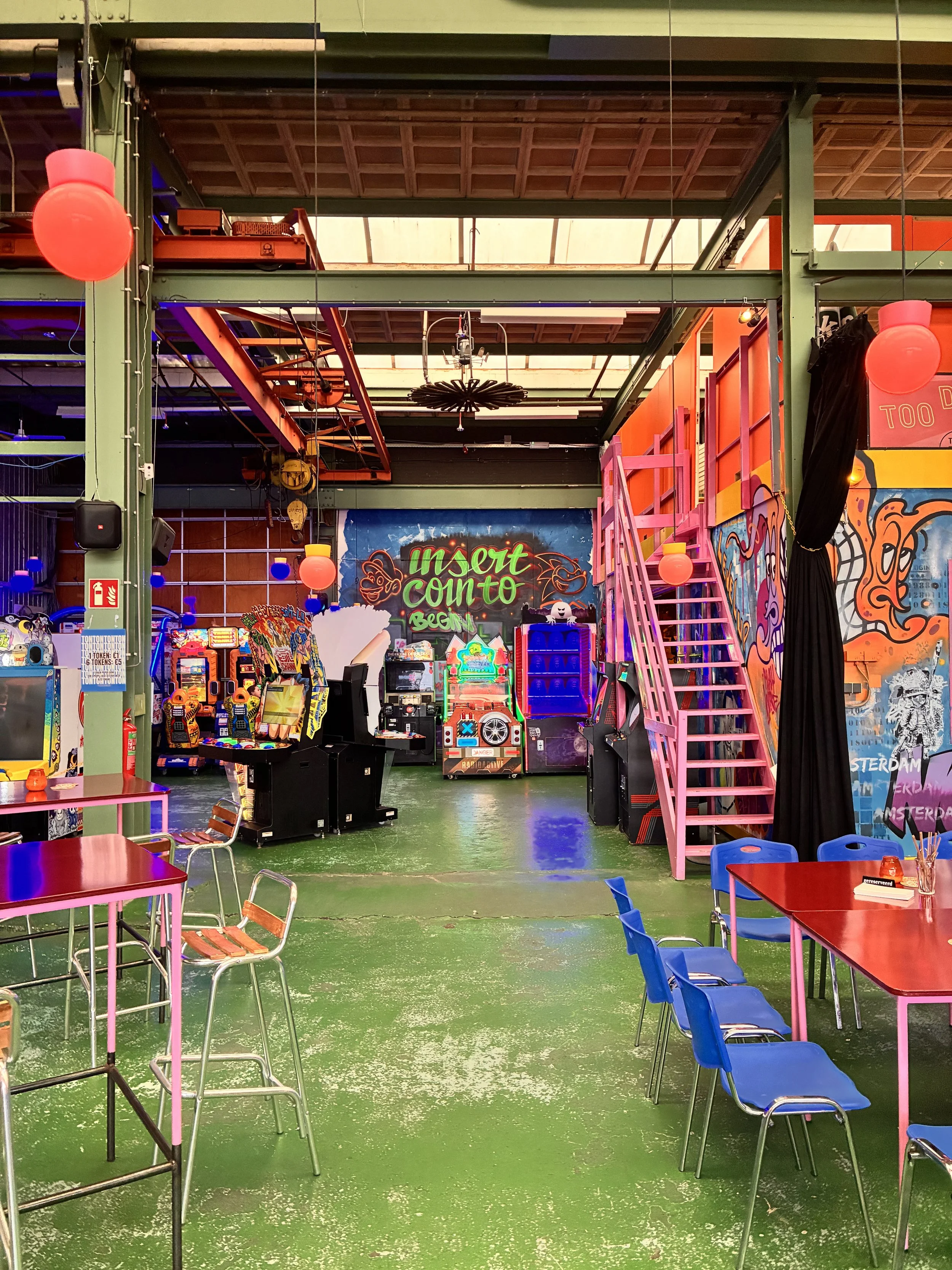 TONTON CLUB NOORD
🕹️ARCADE BURGERS
Aambeeldstraat 28, Amsterdam • Nieuwendammerham