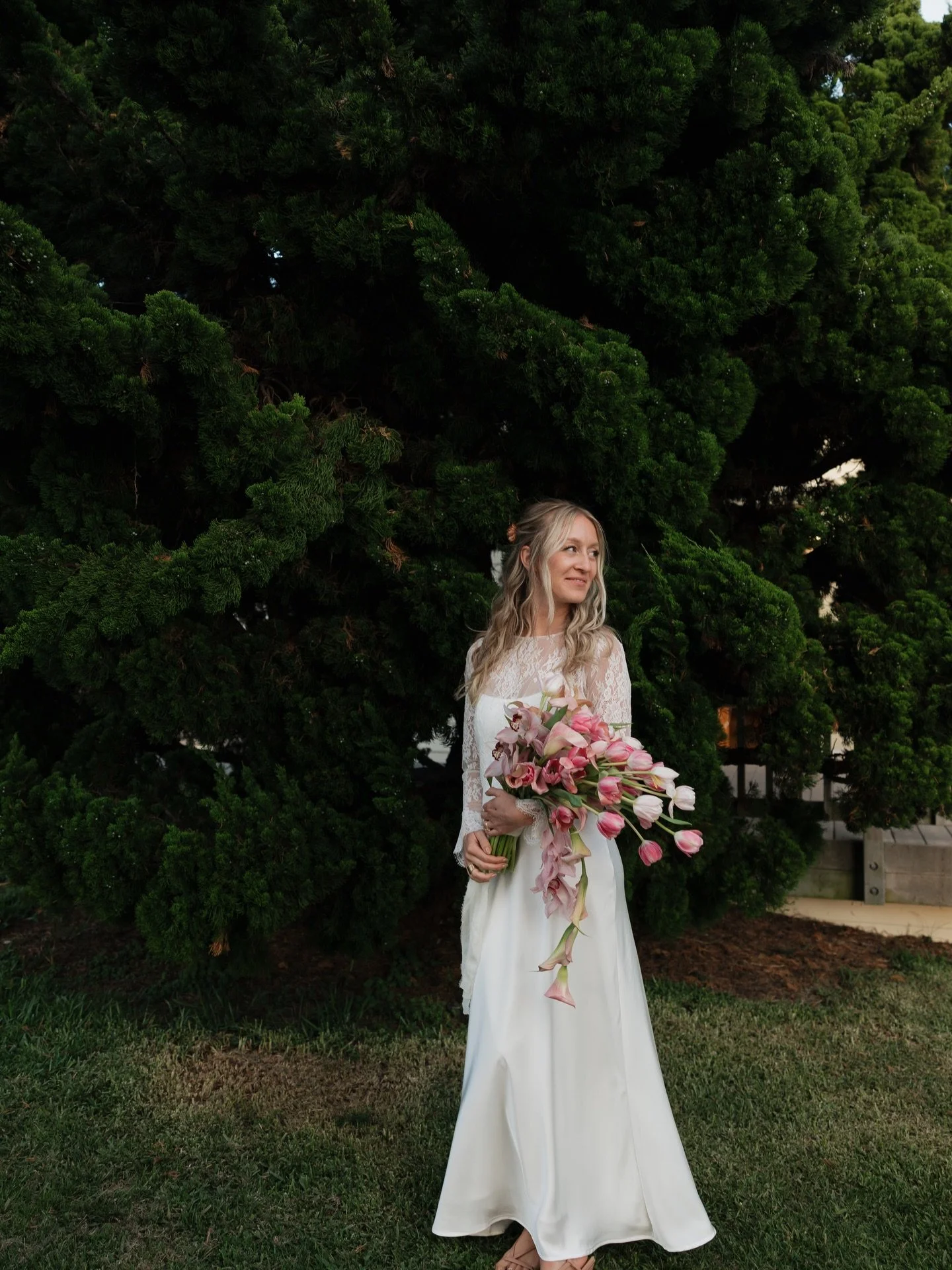 Olivia + Cody 🌷✨
and the start of their happily ever after..
&bull;
#dearcleoflorals
#sandiegoflorist