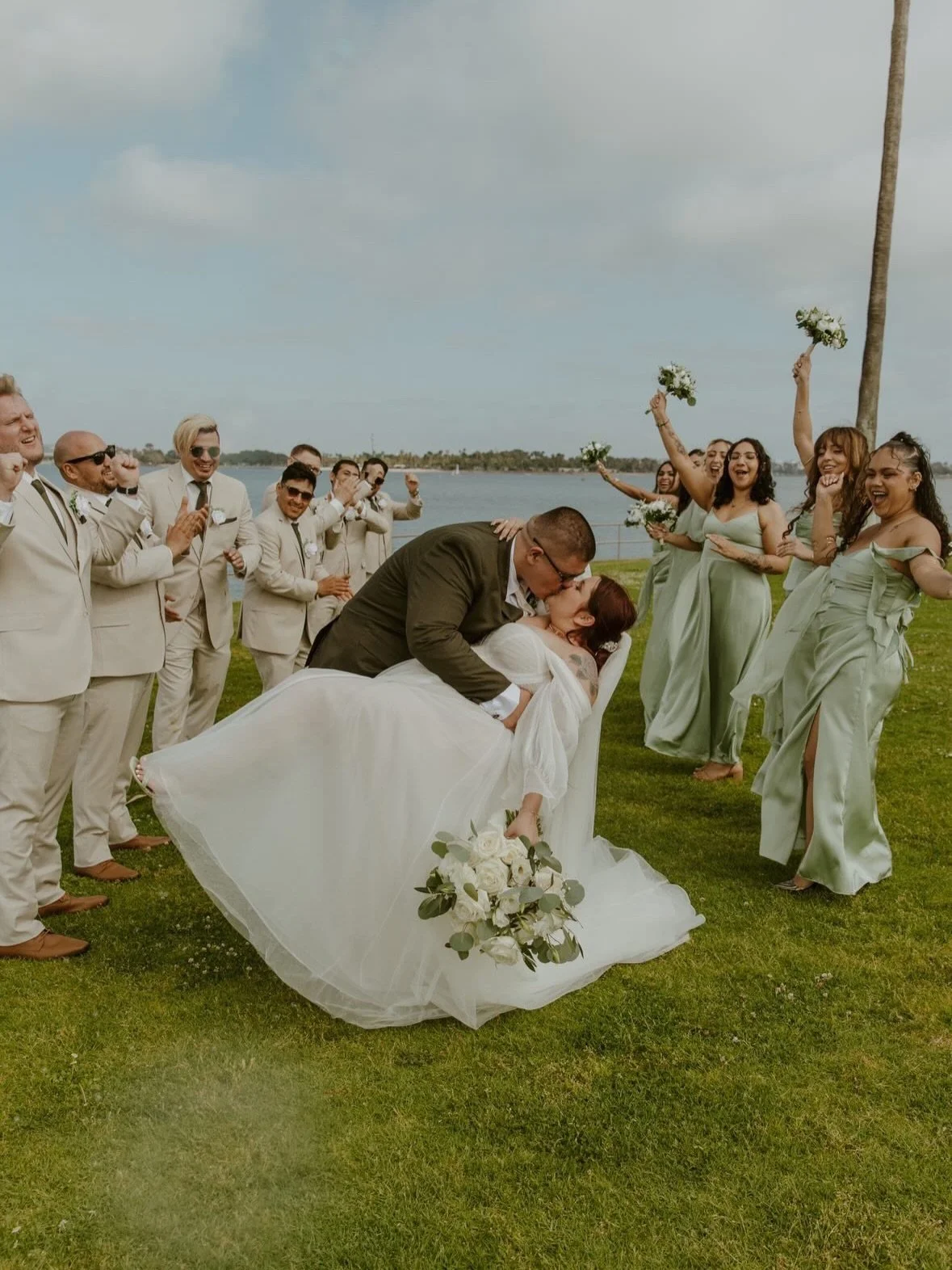 A little somethin&rsquo; somethin&rsquo; for Ashley + Juan 💍🌿
&bull;
#dearcleoflorals