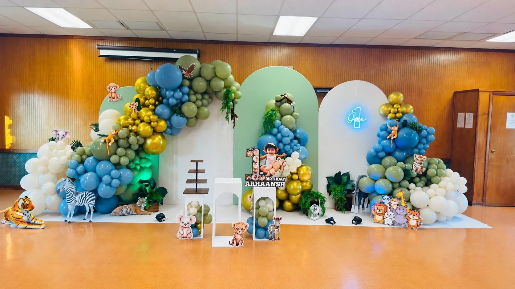A wild ONE for little Arhaansh! 🦁🌿🐘

We loved bringing this beautiful jungle safari theme to life for his first birthday. Every little detail was thoughtfully designed to create a fun, elegant, and memorable celebration. 💚