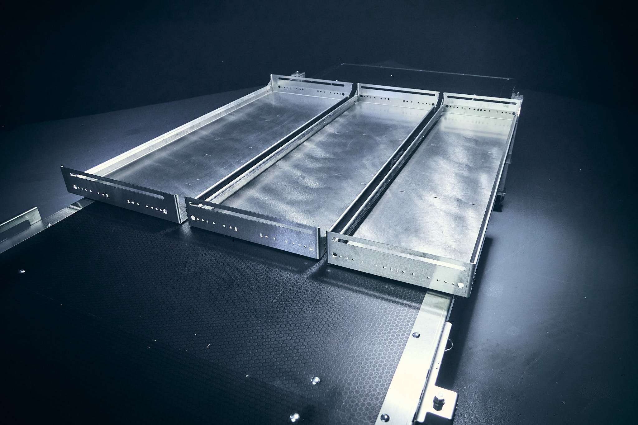 Choose from 14in, 17in, or 20in depth trays