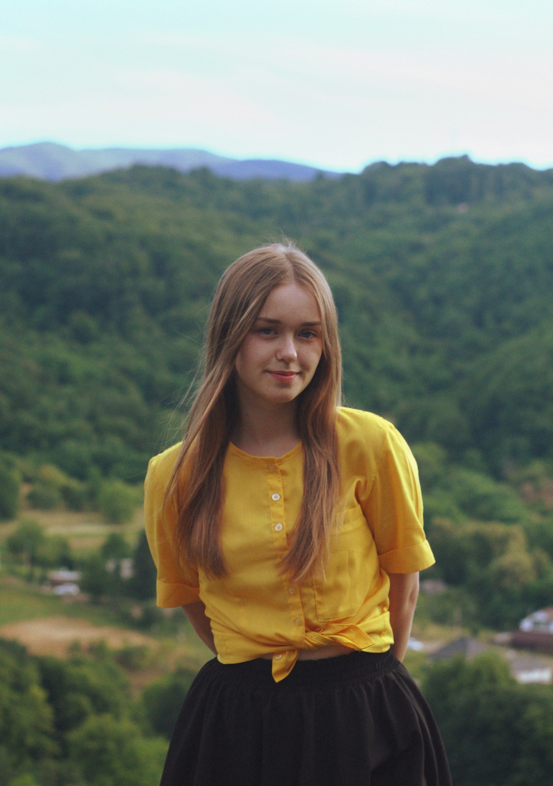 Who Wears Orange And Yellow Fashion?