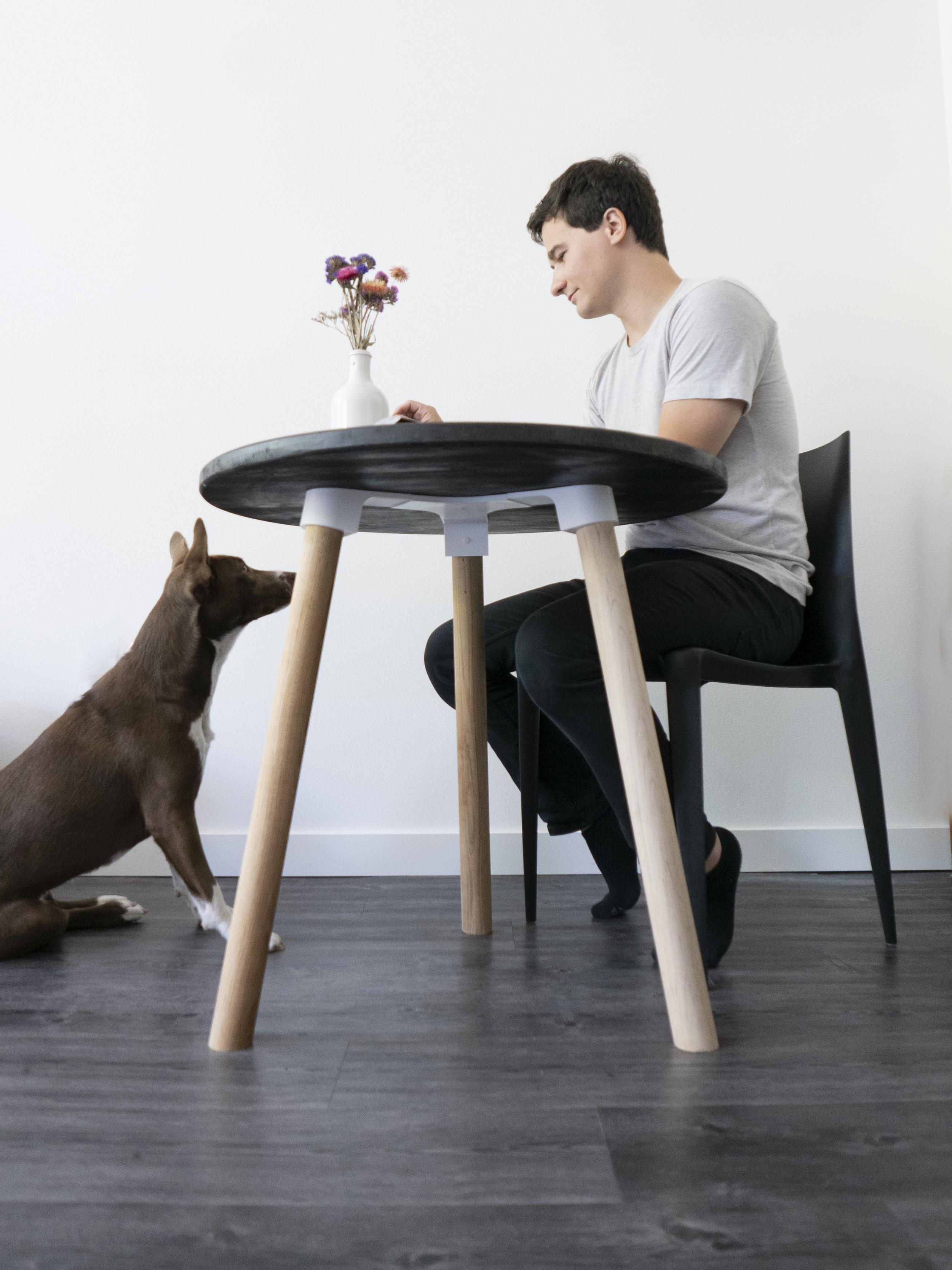 SharedObjects_CafeTable_Photos_7.png