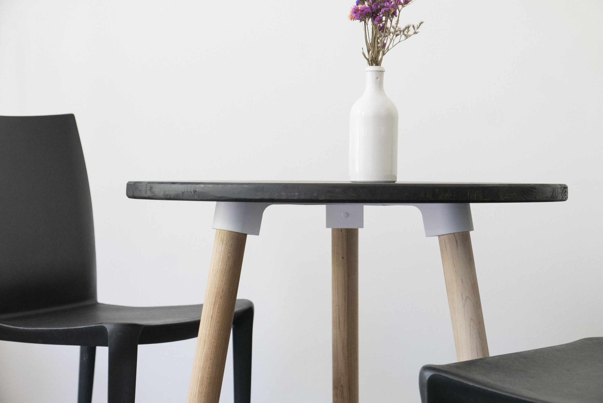 SharedObjects_CafeTable_Photos.png