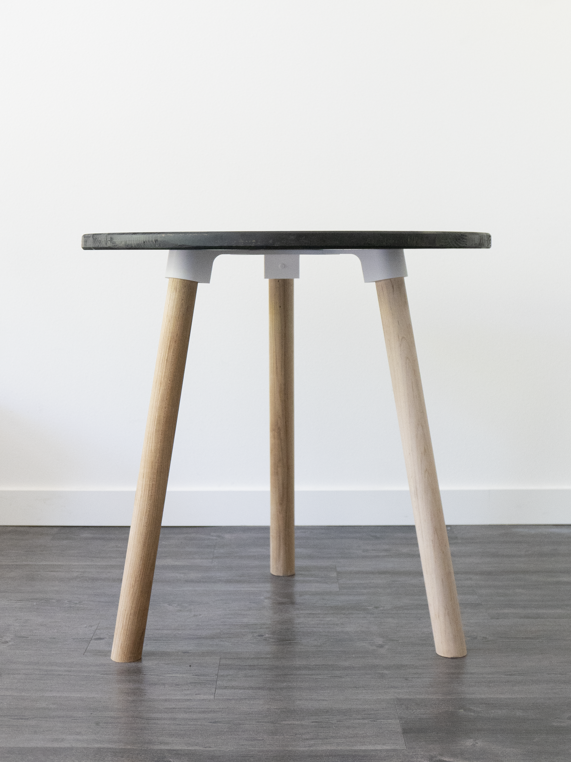 SharedObjects_CafeTable_Photos_2.png