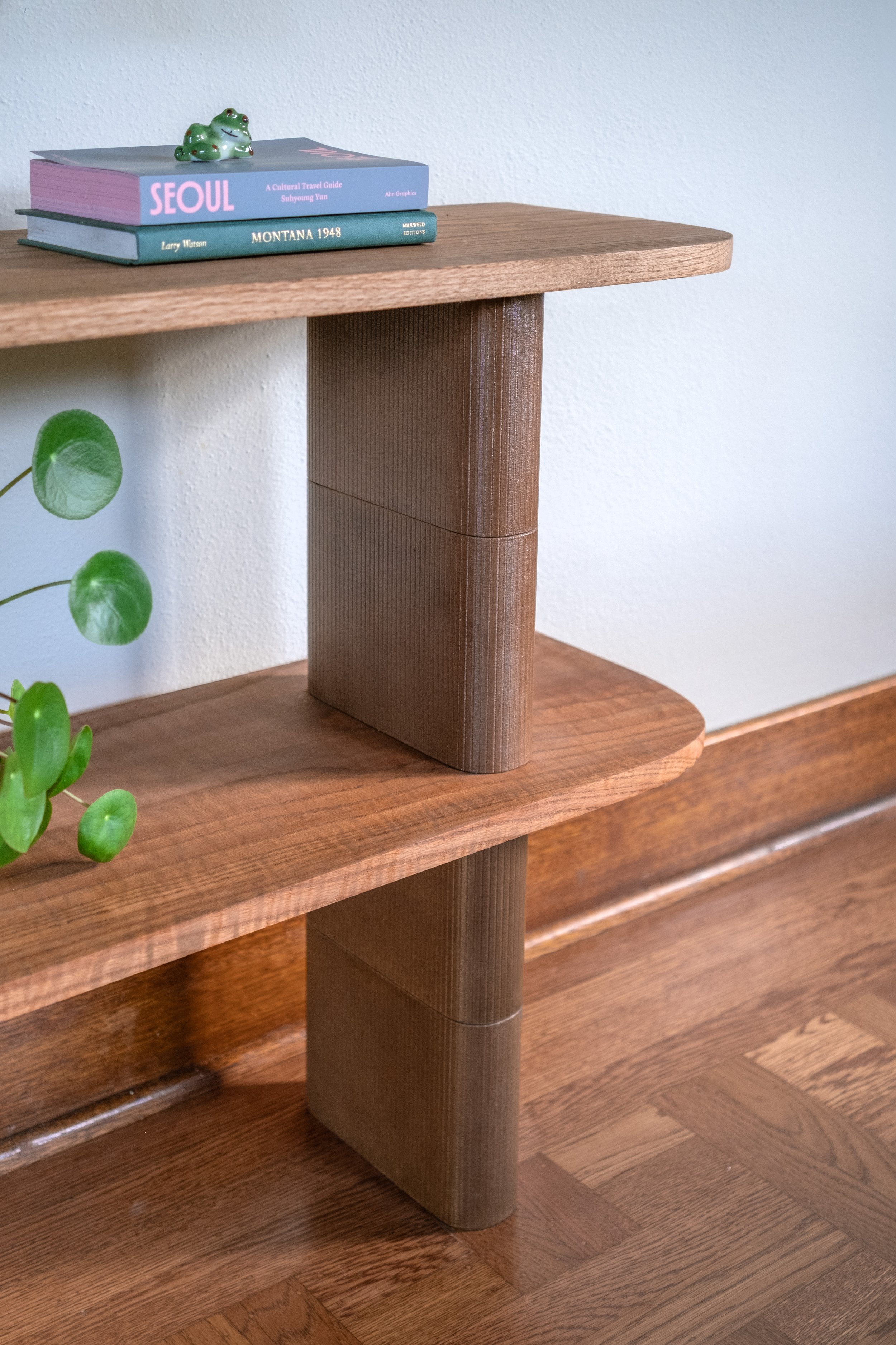 console shelf leg system