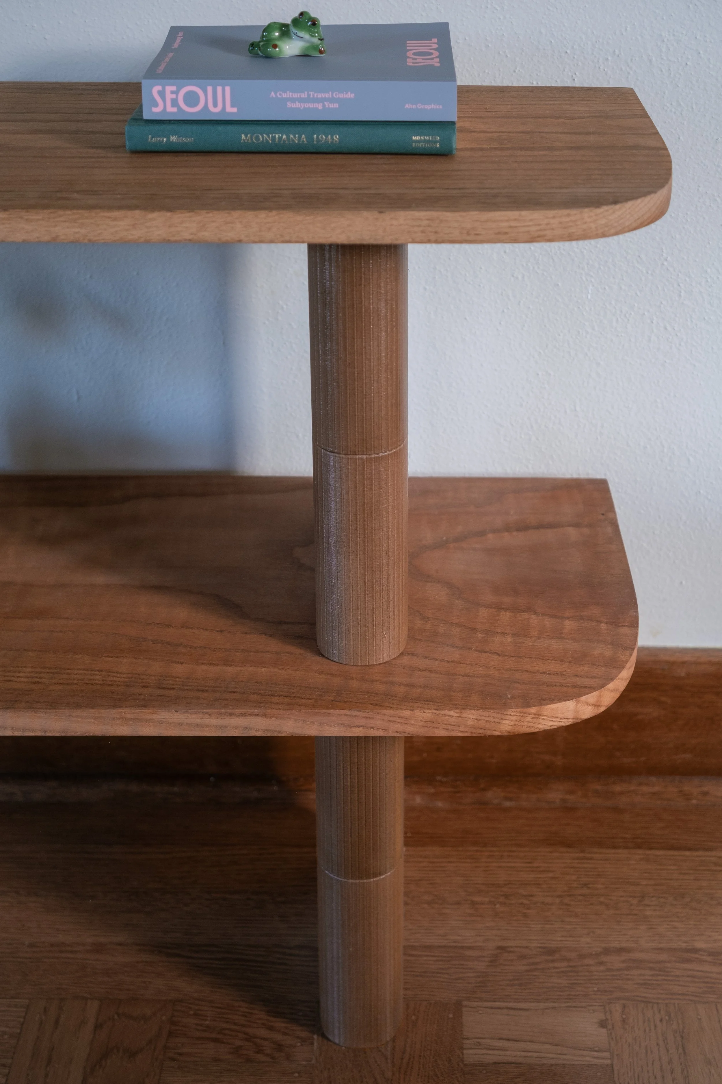 ConsoleShelfLegs_Front01.jpg